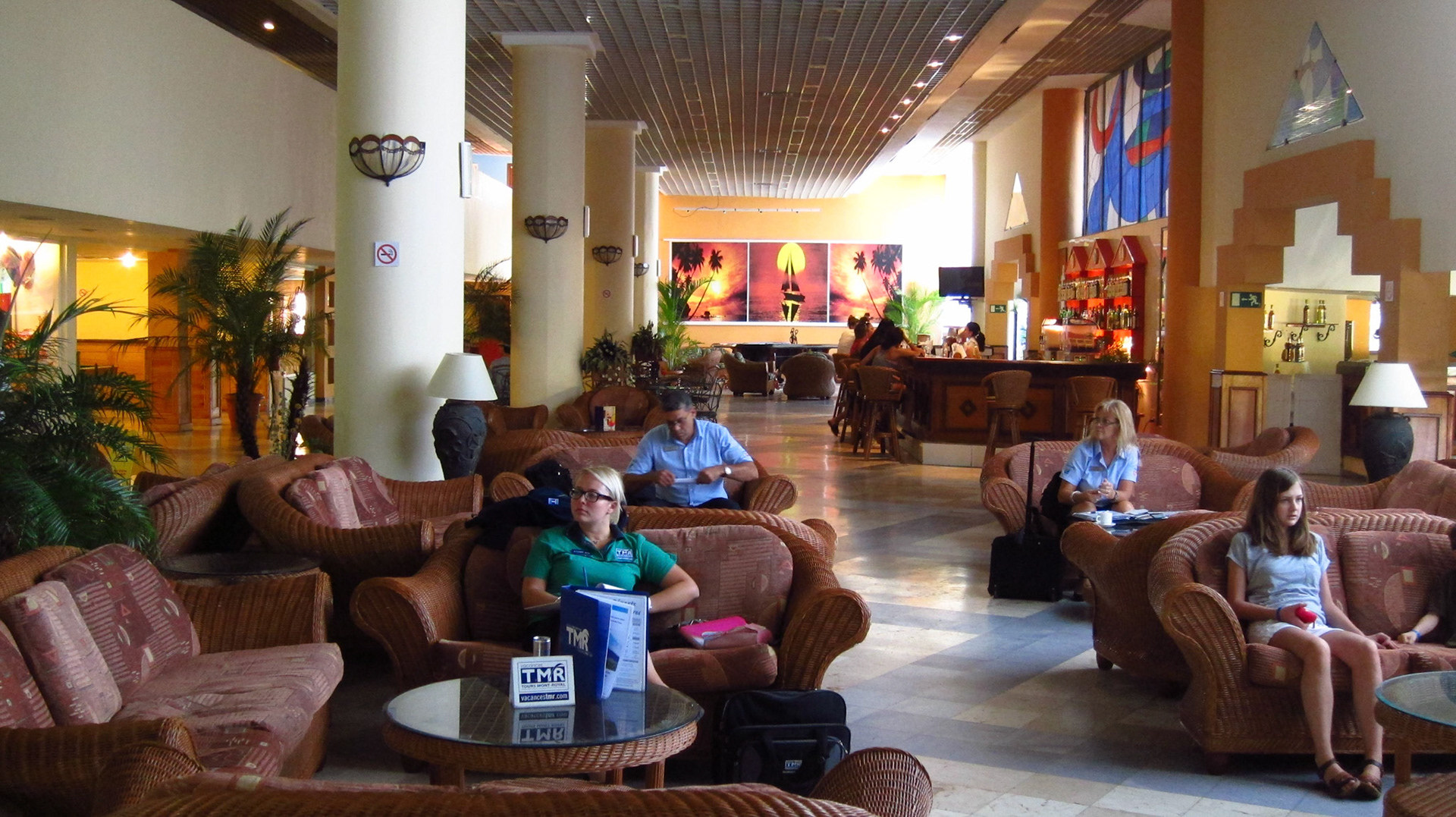 The comfortable lobby of Breeze Bella Costa