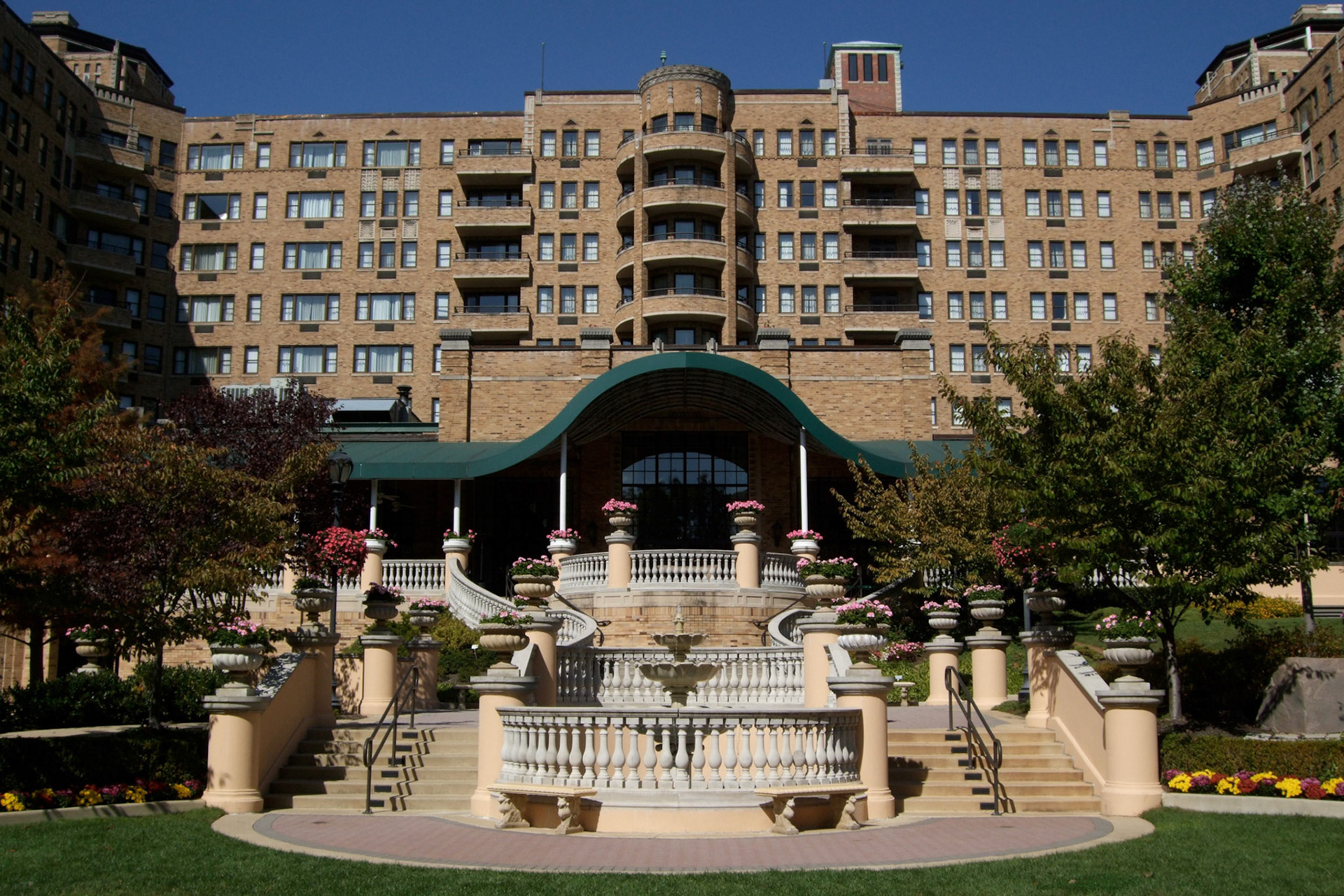 Major score. I booked my whole trip through hotwire. Wound up with a majorly swank hotel: the Omni Shoreham