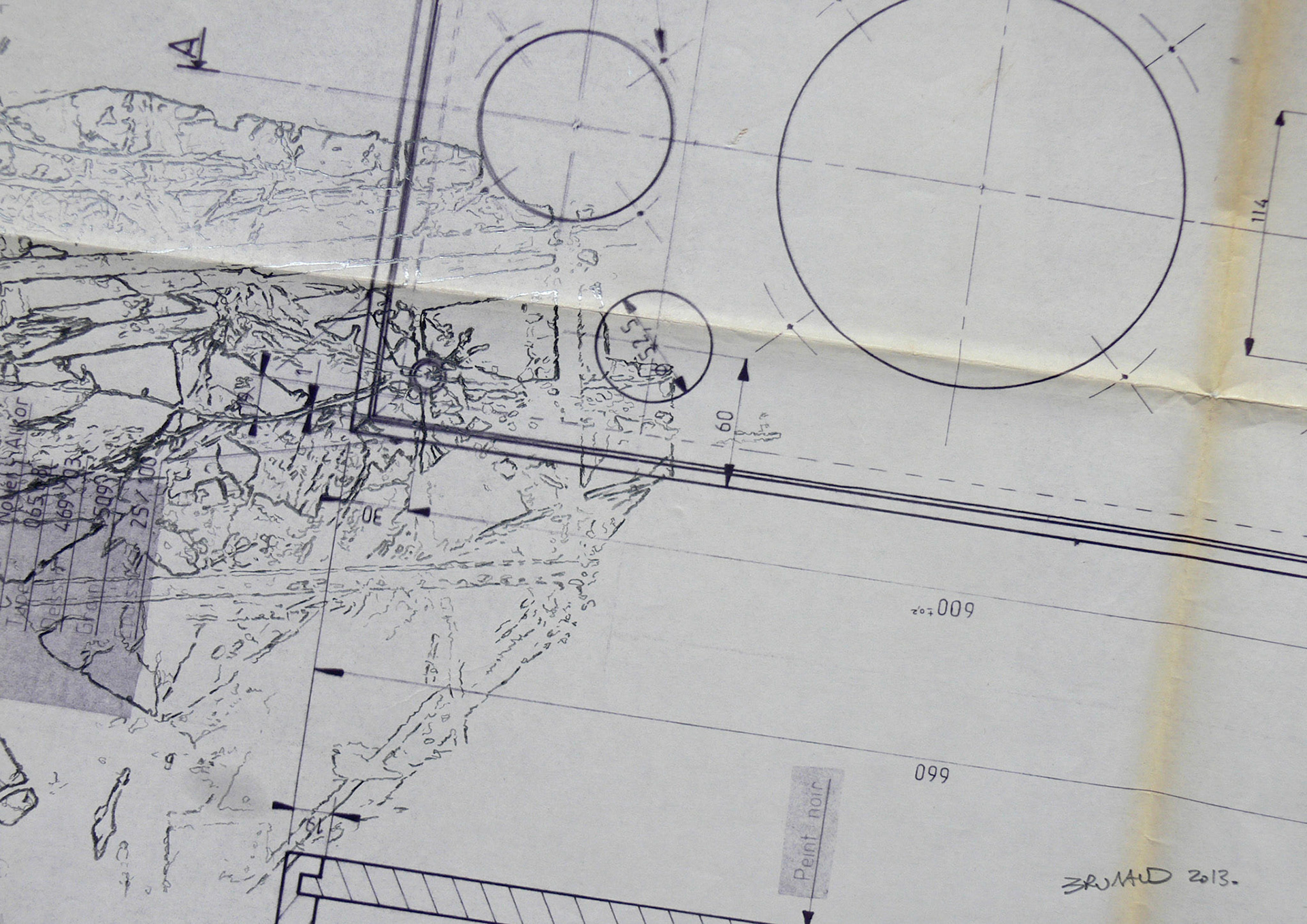 Fragments, graphite sur document trouvé sur le site des Forges, 21x29,7, 2013