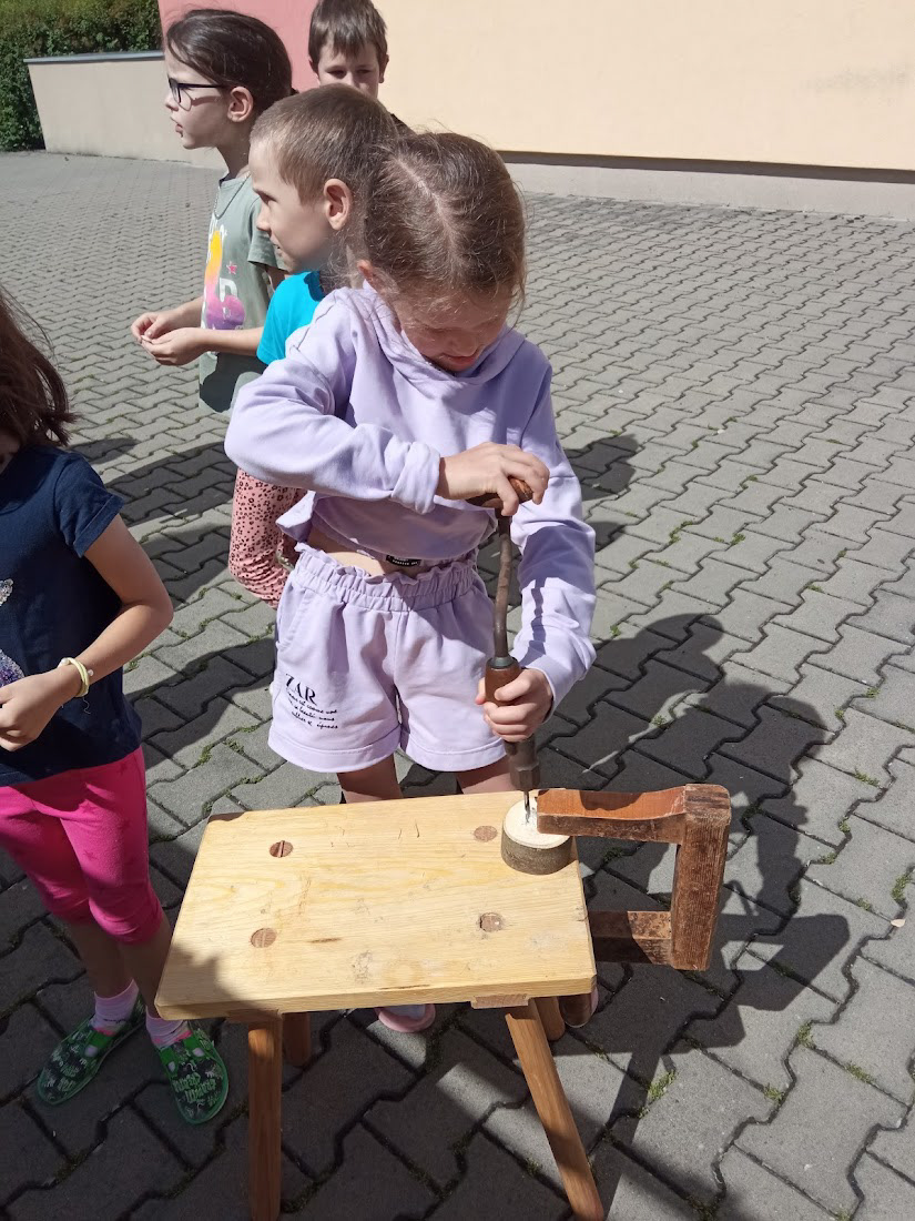 návštěva na zš a zkoušení řemesla