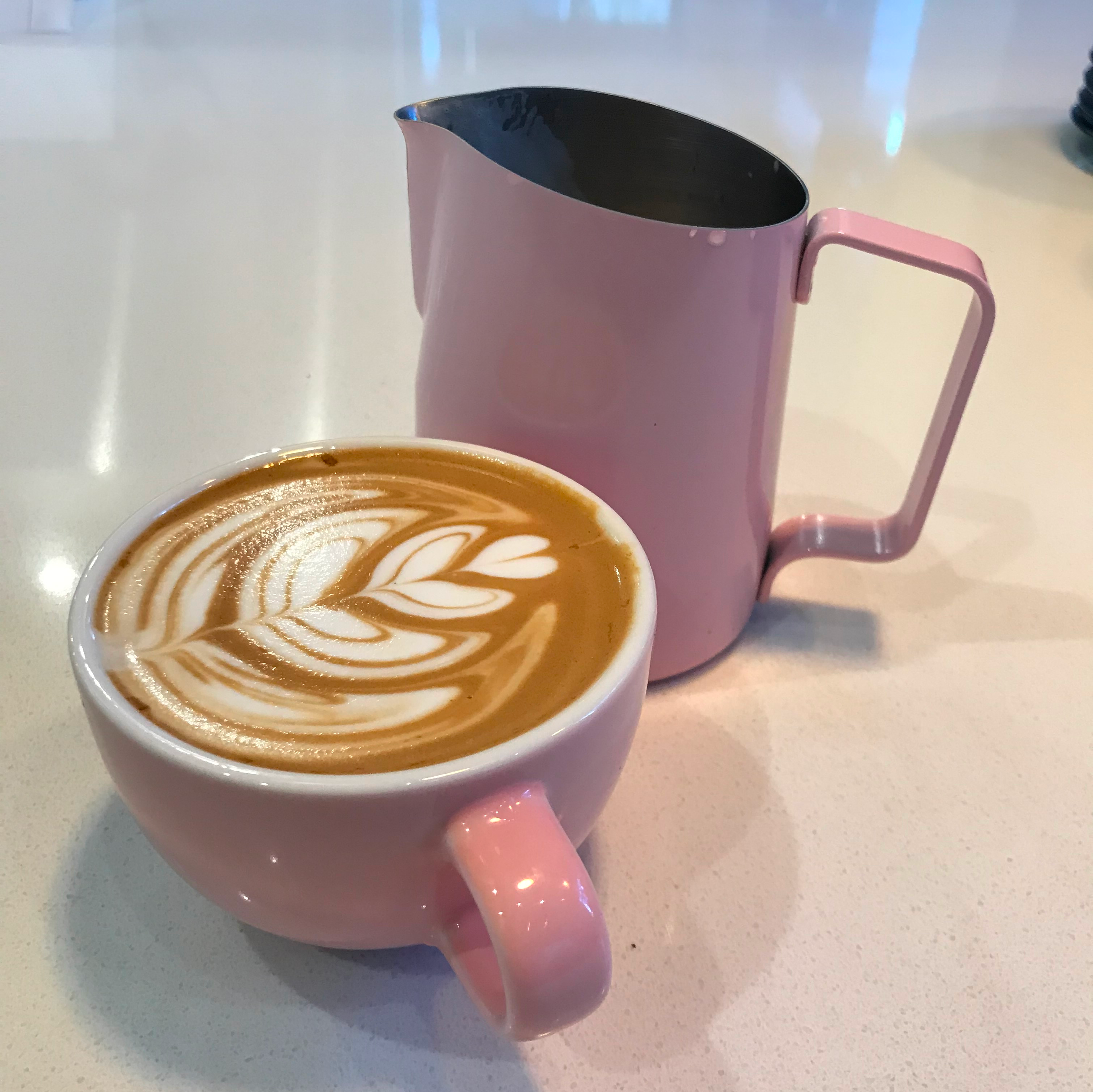 Of course my cups & latte art pitcher are pink! 💖