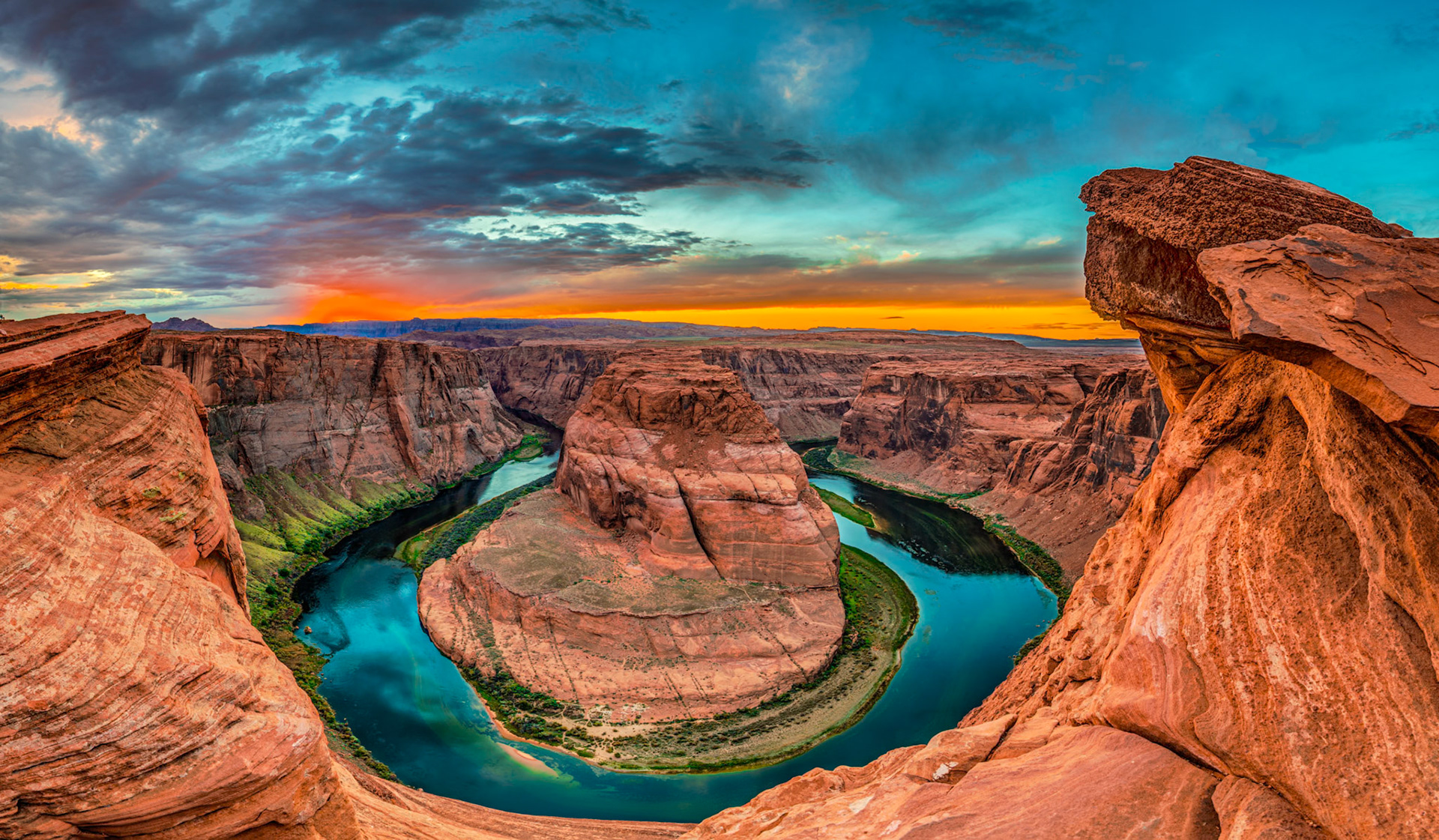 Horseshoe Bend is a horseshoe-shaped meander of the Colorado River and is located 5 miles (8.0 km) downstream from the Glen Canyon Dam and Lake Powell, about 4 miles (6.4 km) southwest of Page.It is accessible via hiking a 1.5-mile (2.4 km) round trip from U.S. Route 89,. From the viewpoint its a 1000ft drop down to the river.... According to TripAdvisor.com, the #1 thing to do in the Page Arizona area is Horseshoe Bend.