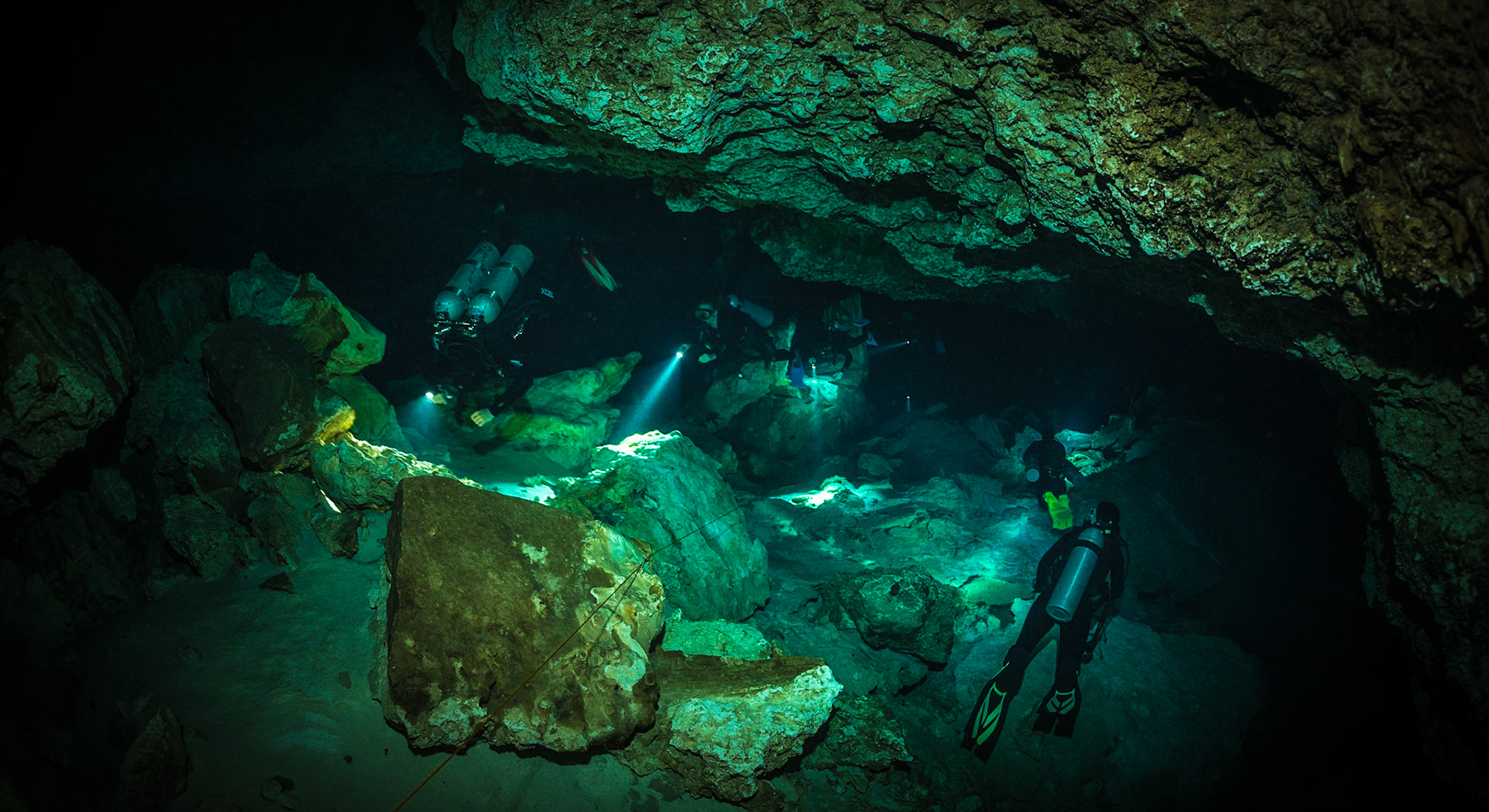 Diving in cenote Taj Mahal
