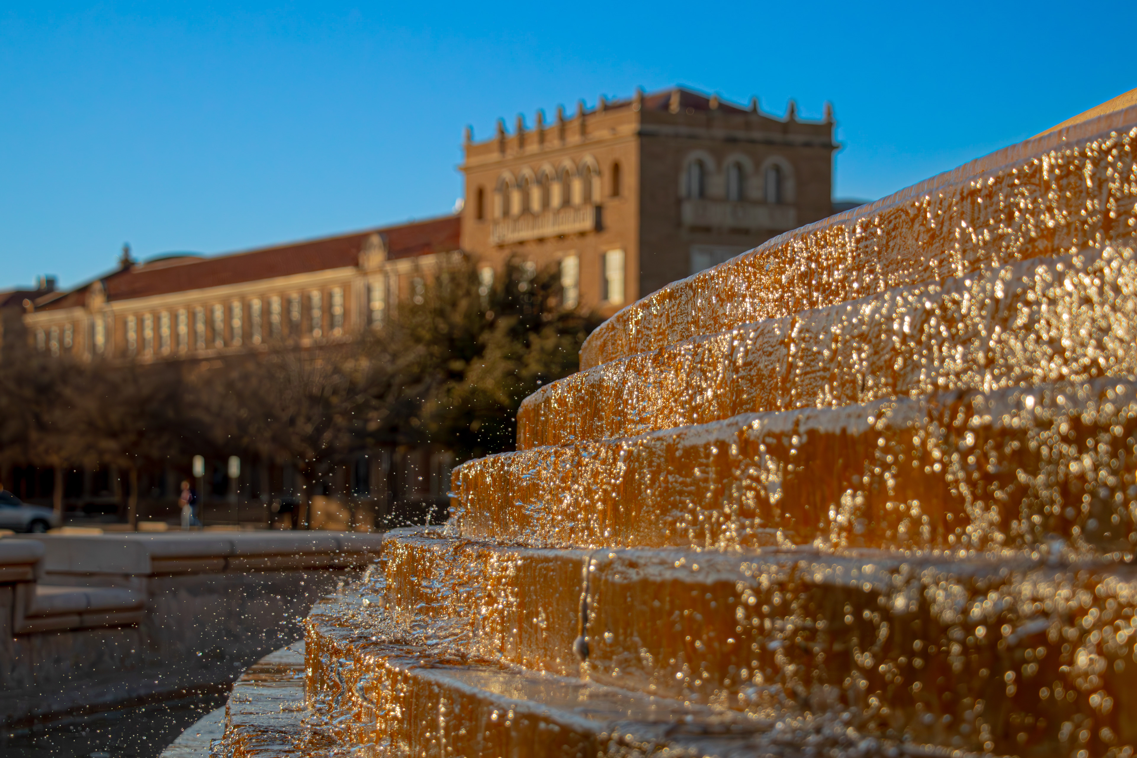 Pfluger Fountain, Memorial Circle