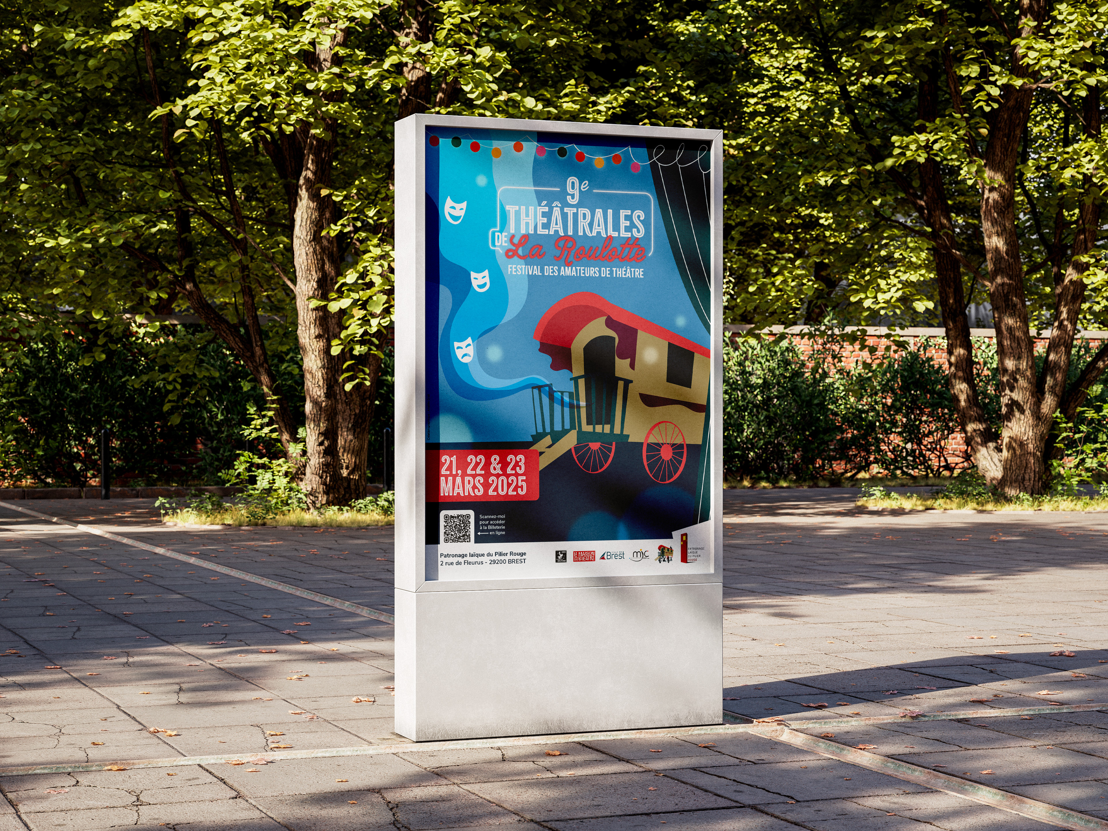Affiche des Théâtrales de La Roulotte dans un panneau publicitaire