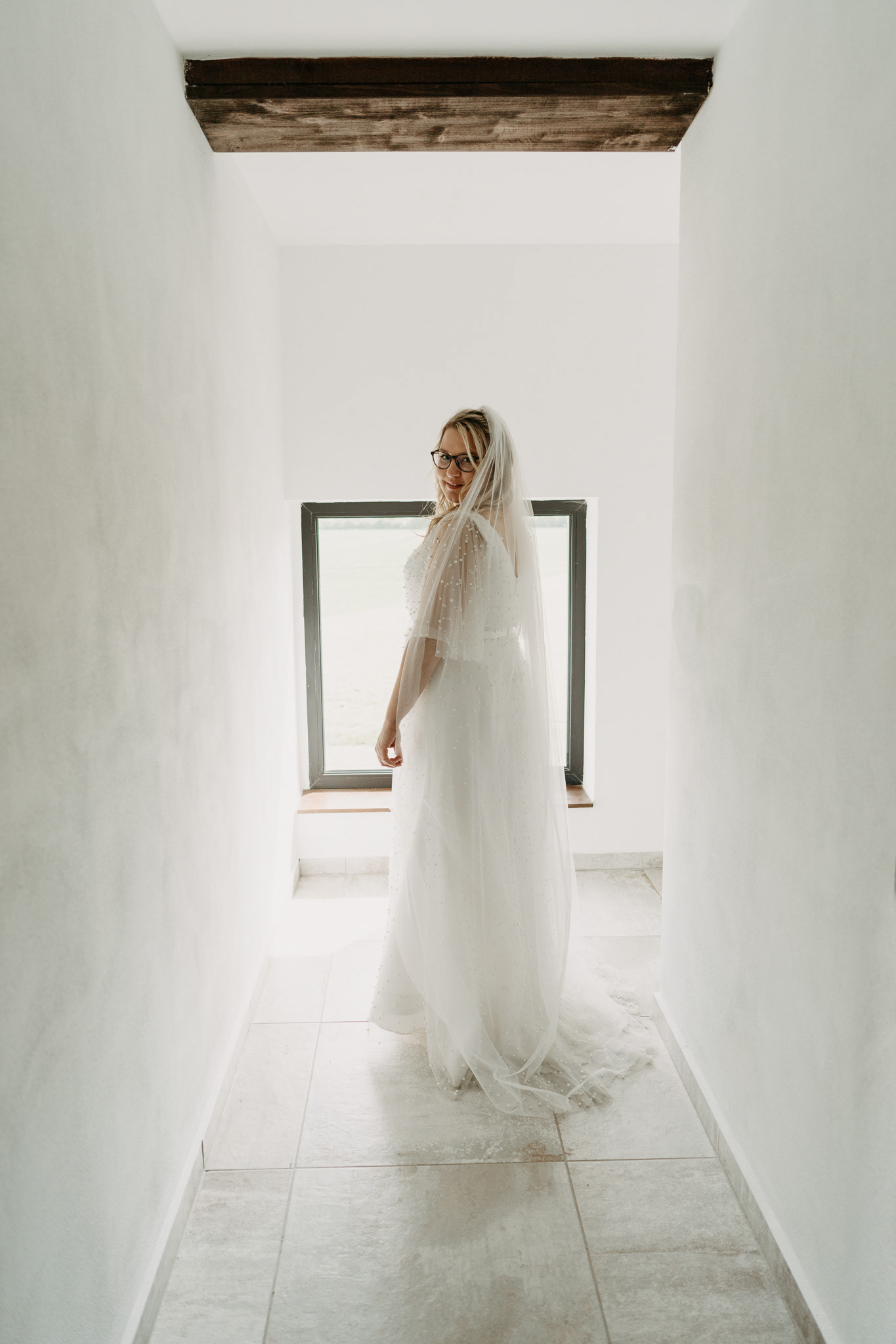 stodola prost, svatba stodola prost, fotograf olomouc, svatebni fotograf olomouc, přerov, přípravy nevěsty, svatební šaty, salon caxa