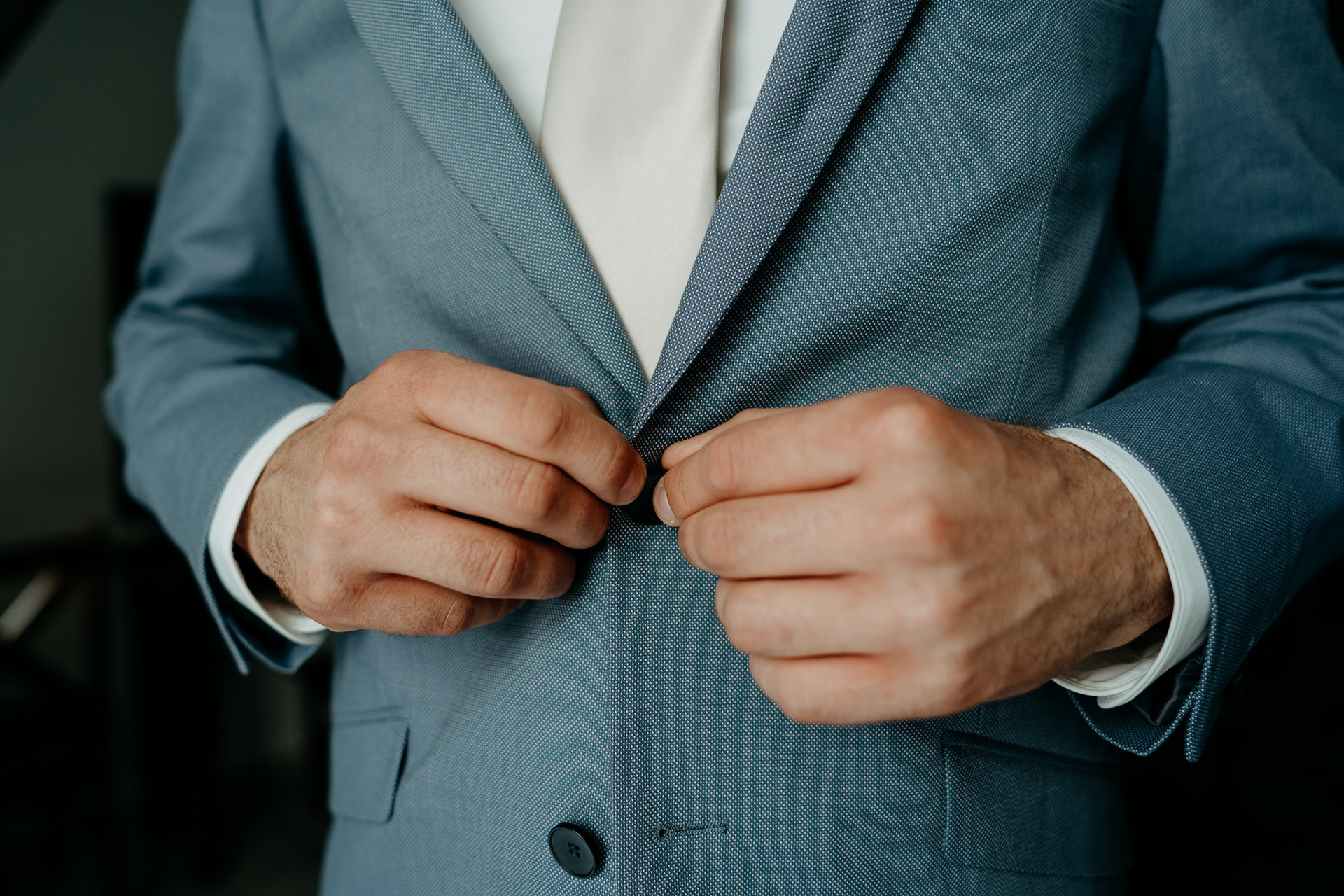 stodola prost, svatba stodola prost, fotograf olomouc, svatebni fotograf olomouc, přerov, ženich