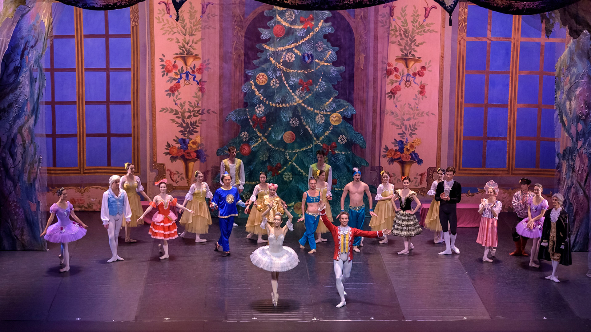 Bolshoi Ballet @bolshoi_theatre  performing "The Nutcracker" at @teatrenacional "Teatre Nacional de Catalunya"
