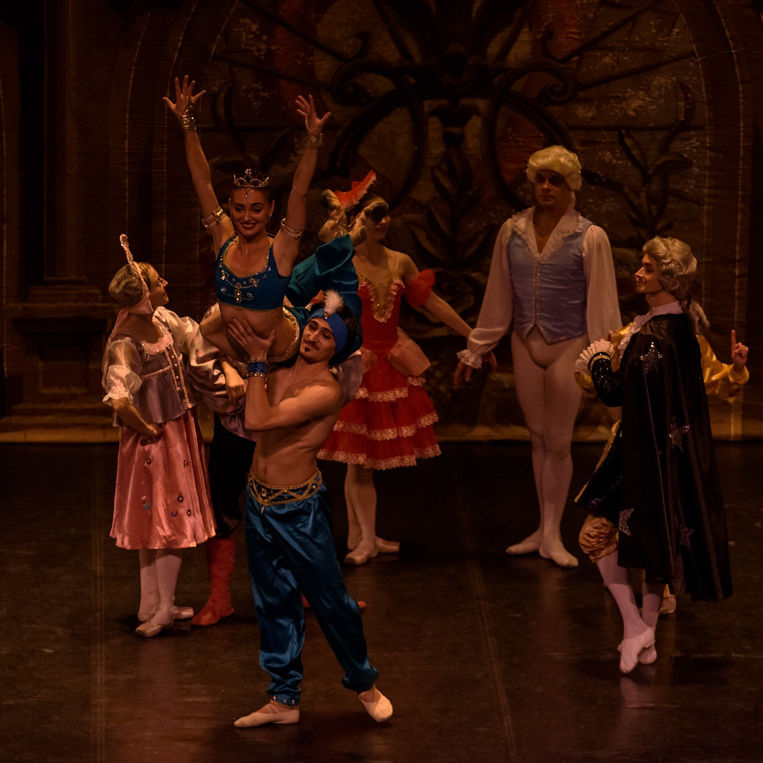 Bolshoi Ballet @bolshoi_theatre  performing "The Nutcracker" at @teatrenacional "Teatre Nacional de Catalunya"