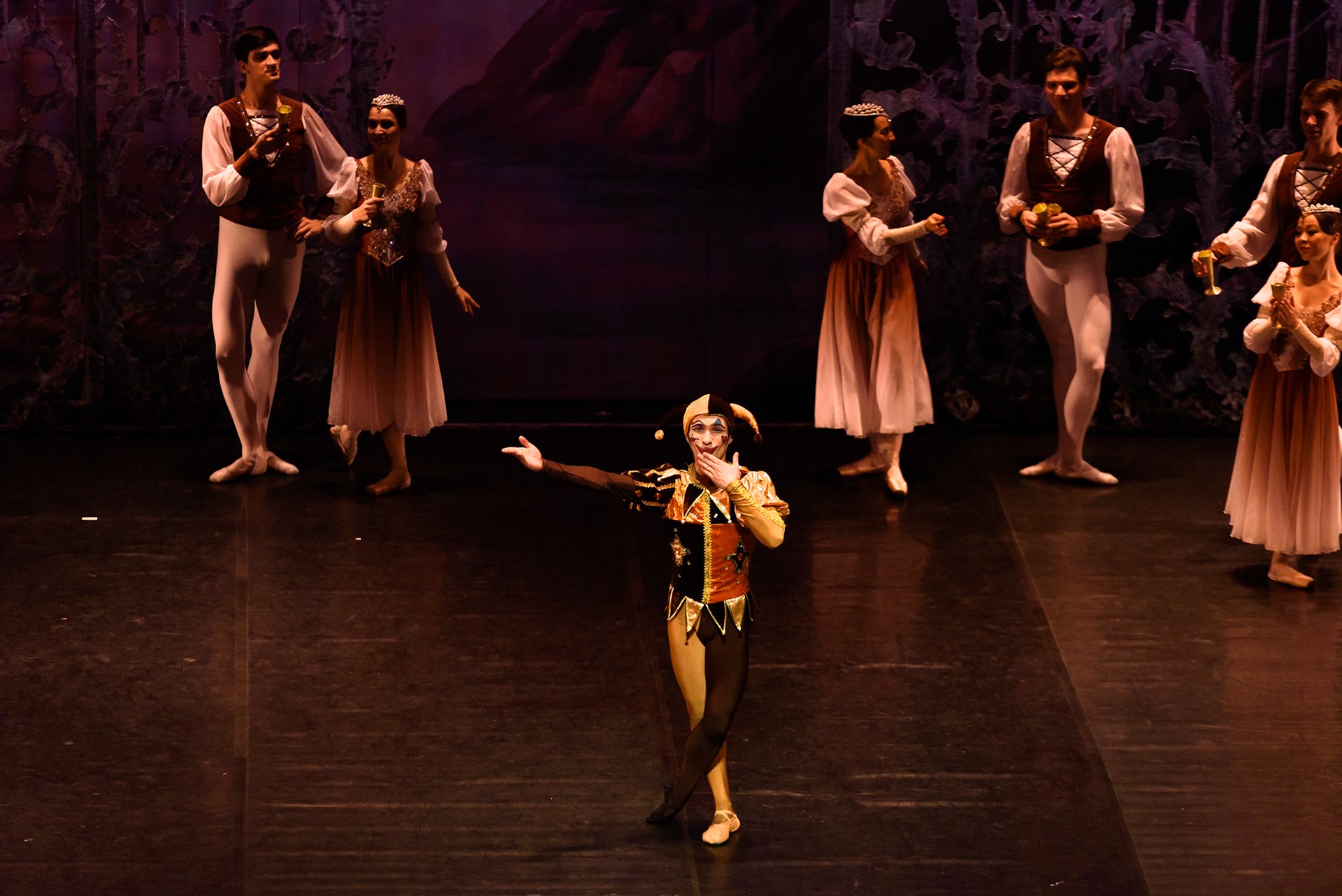Bolshoi Ballet @bolshoi_theatre  performing "Swan Lake" at @teatrenacional "Teatre Nacional de Catalunya"