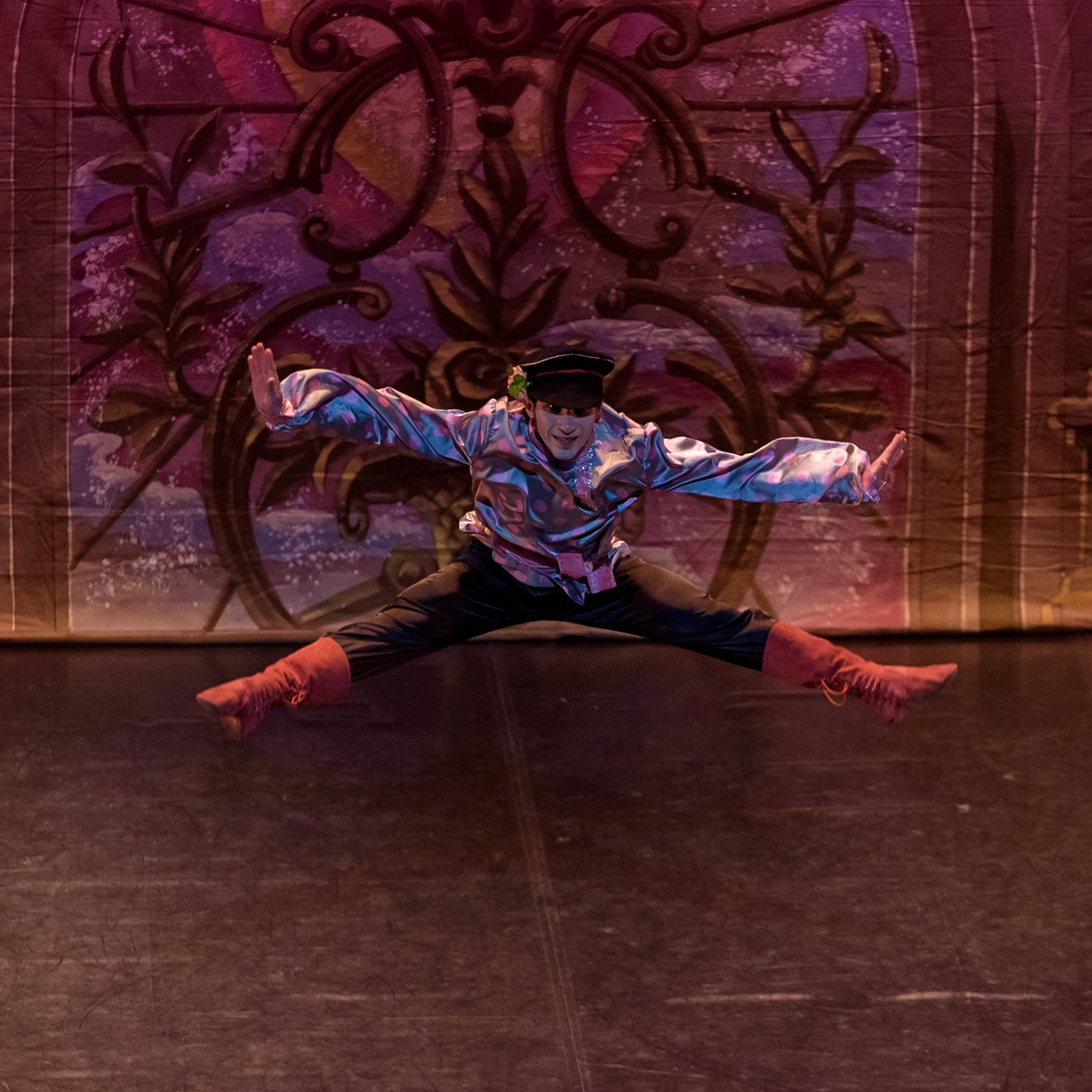 Bolshoi Ballet @bolshoi_theatre  performing "The Nutcracker" at @teatrenacional "Teatre Nacional de Catalunya"