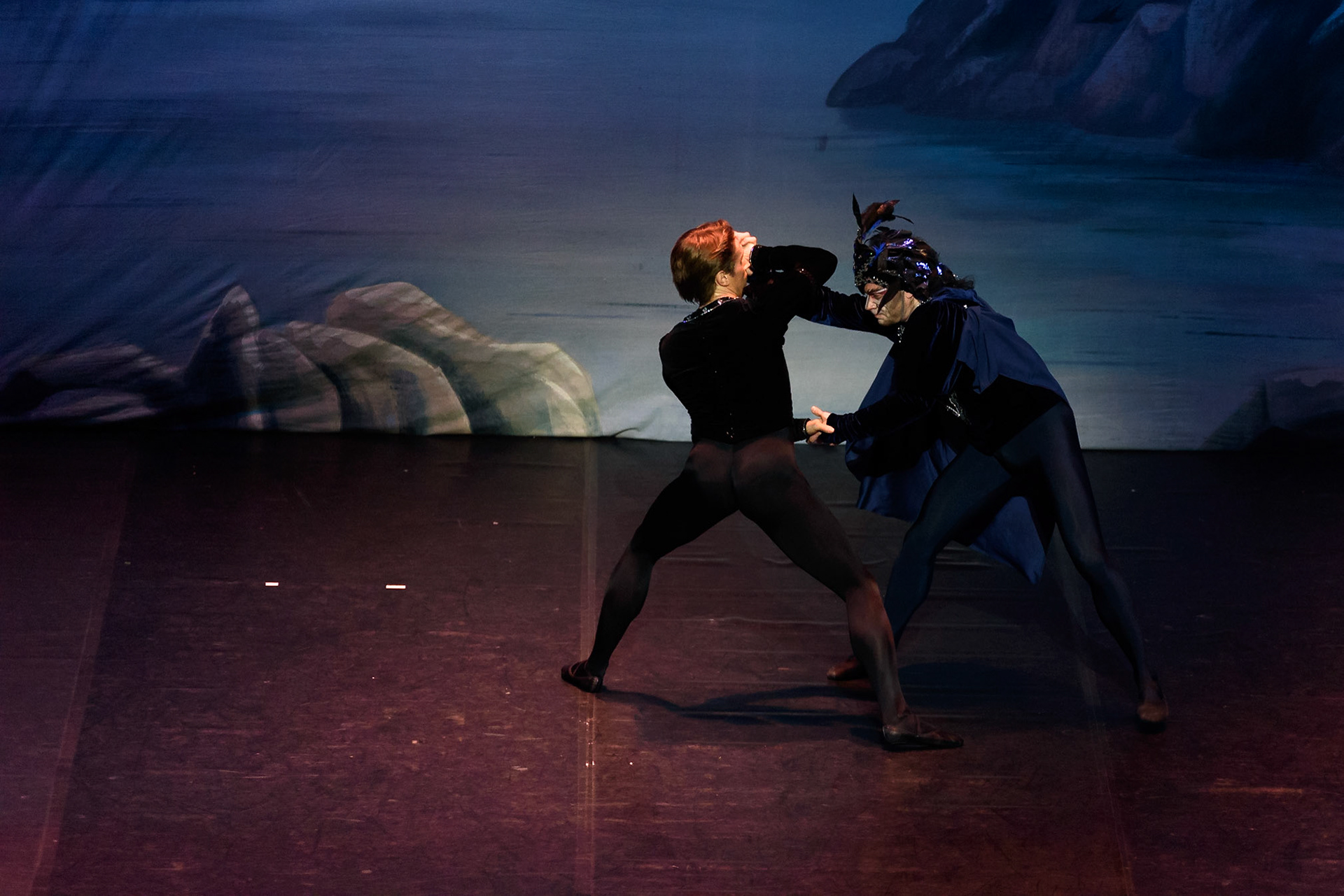 Bolshoi Ballet @bolshoi_theatre  performing "Swan Lake" at @teatrenacional "Teatre Nacional de Catalunya"