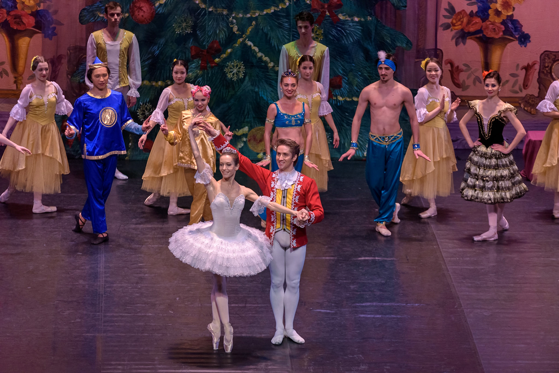 Bolshoi Ballet @bolshoi_theatre  performing "The Nutcracker" at @teatrenacional "Teatre Nacional de Catalunya"