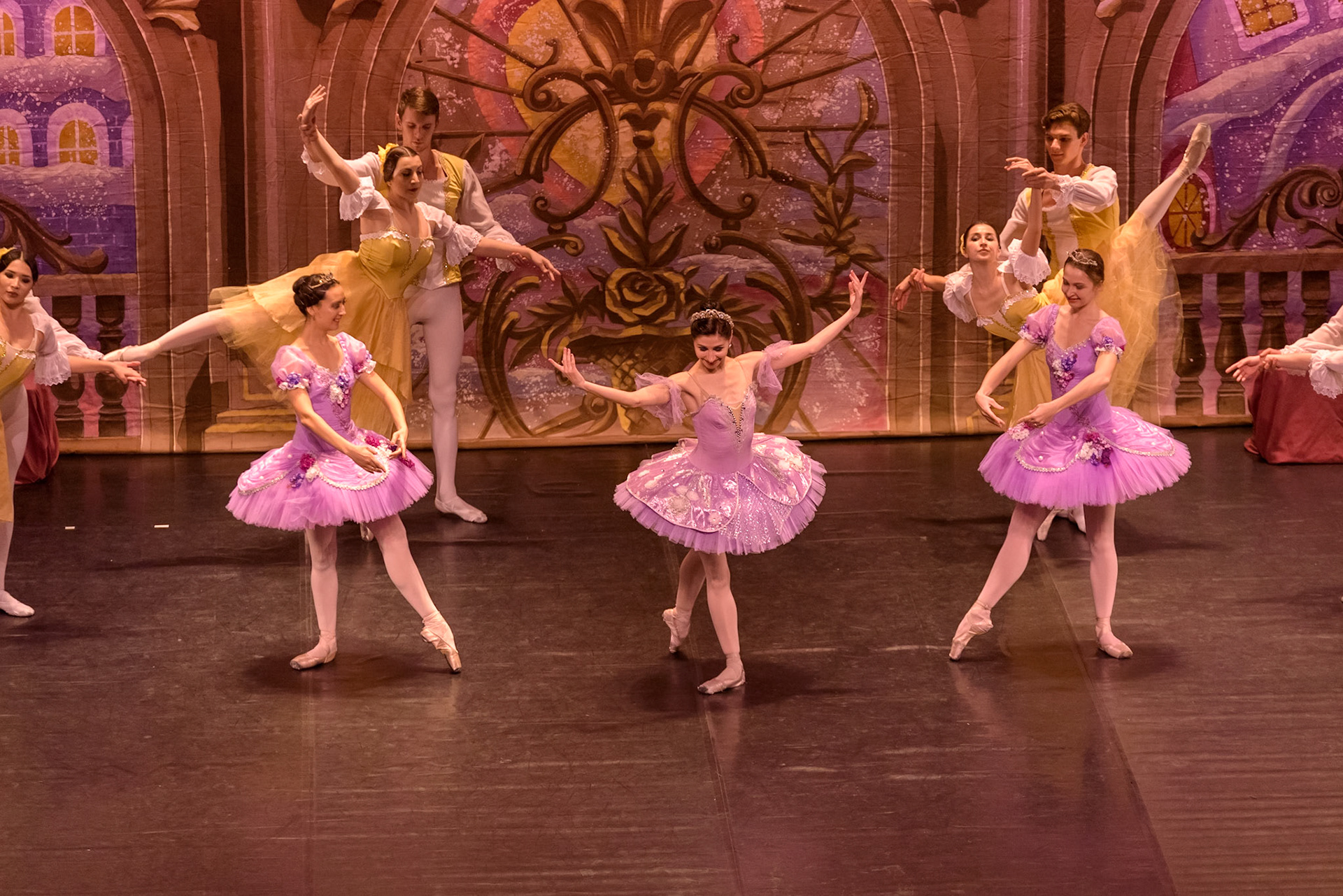 Bolshoi Ballet @bolshoi_theatre  performing "The Nutcracker" at @teatrenacional "Teatre Nacional de Catalunya"