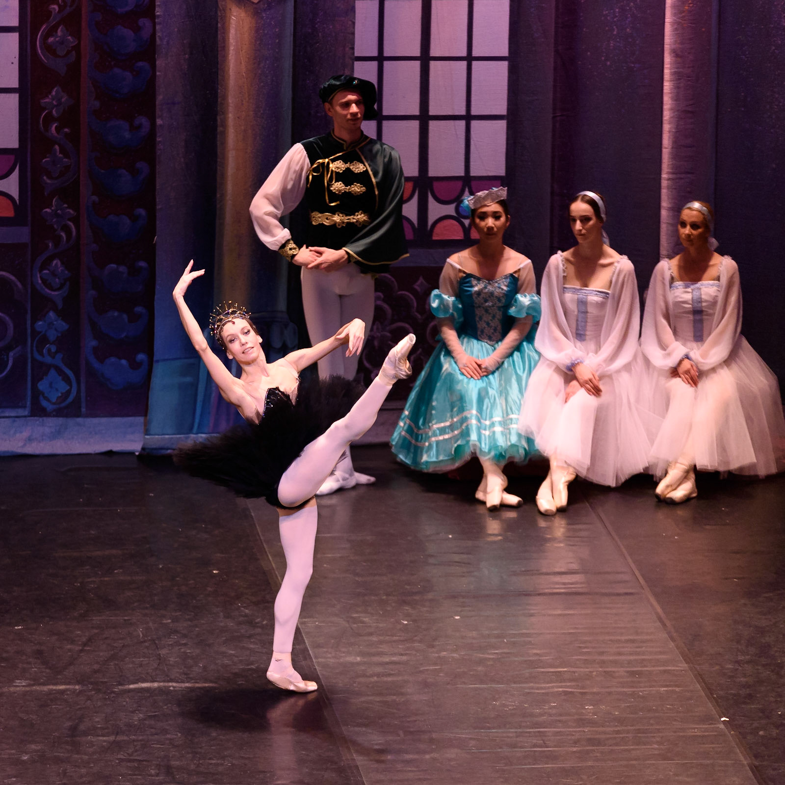 Bolshoi Ballet @bolshoi_theatre  performing "Swan Lake" at @teatrenacional "Teatre Nacional de Catalunya"