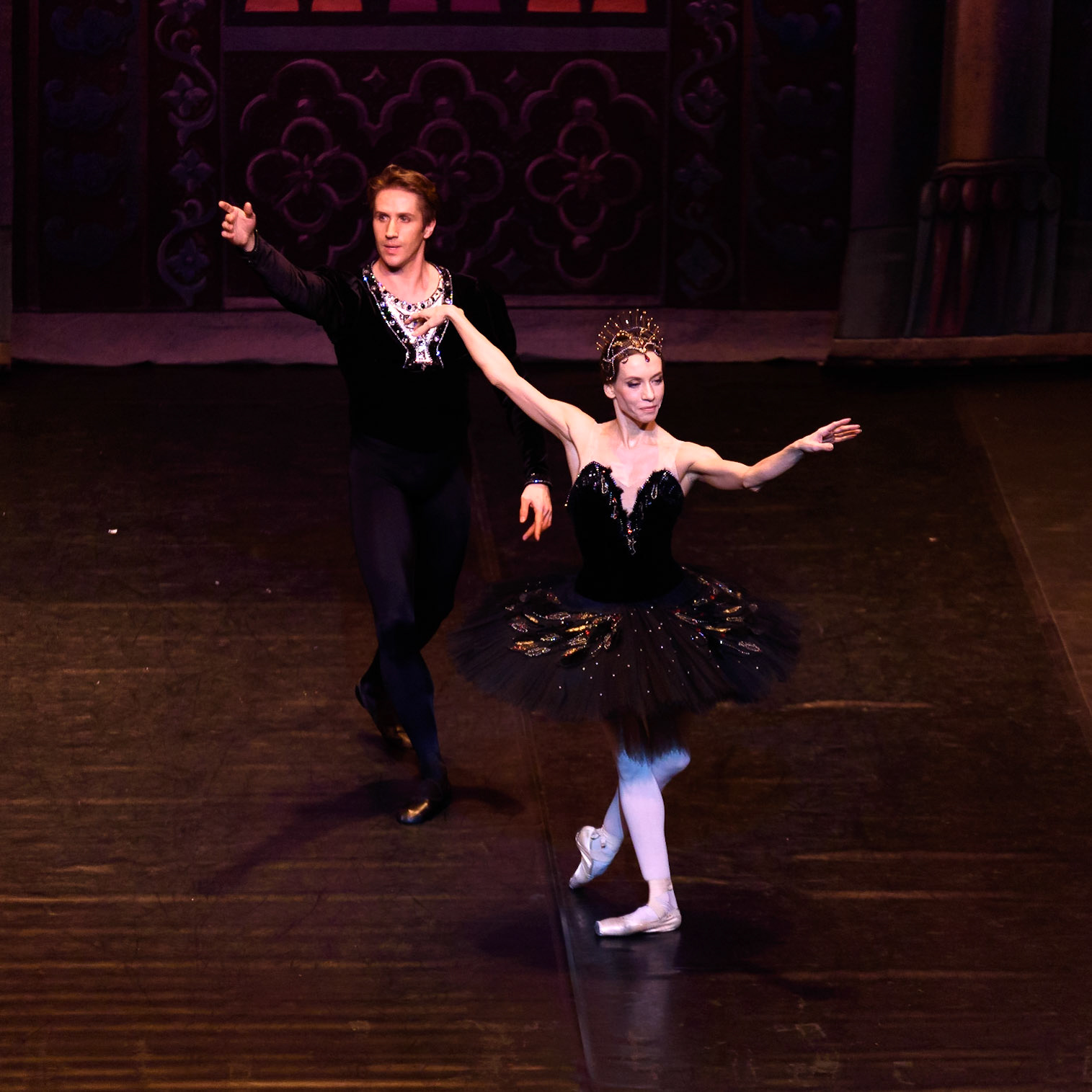 Bolshoi Ballet @bolshoi_theatre  performing "Swan Lake" at @teatrenacional "Teatre Nacional de Catalunya"