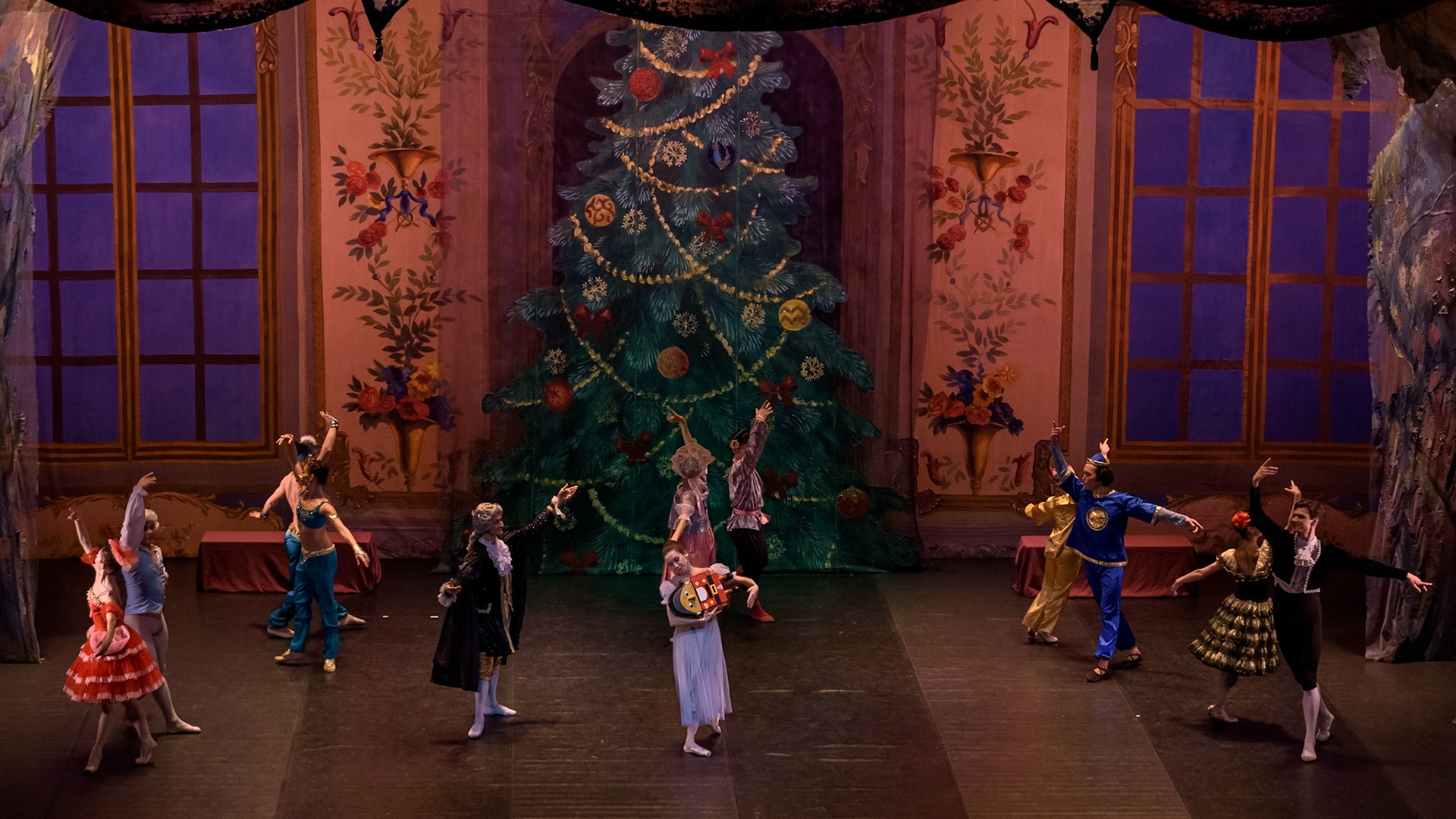 Bolshoi Ballet @bolshoi_theatre  performing "The Nutcracker" at @teatrenacional "Teatre Nacional de Catalunya"