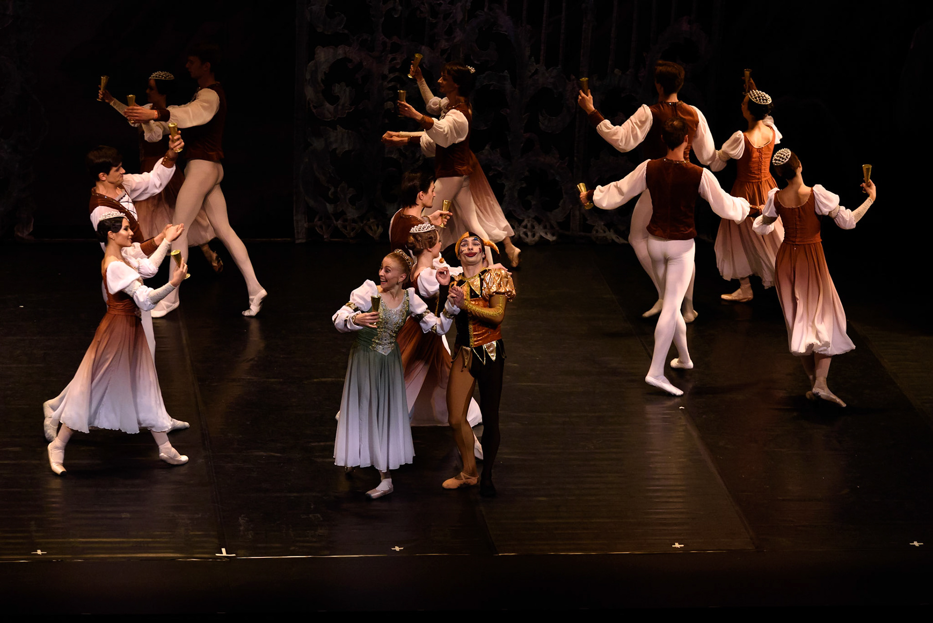 Bolshoi Ballet @bolshoi_theatre  performing "Swan Lake" at @teatrenacional "Teatre Nacional de Catalunya"