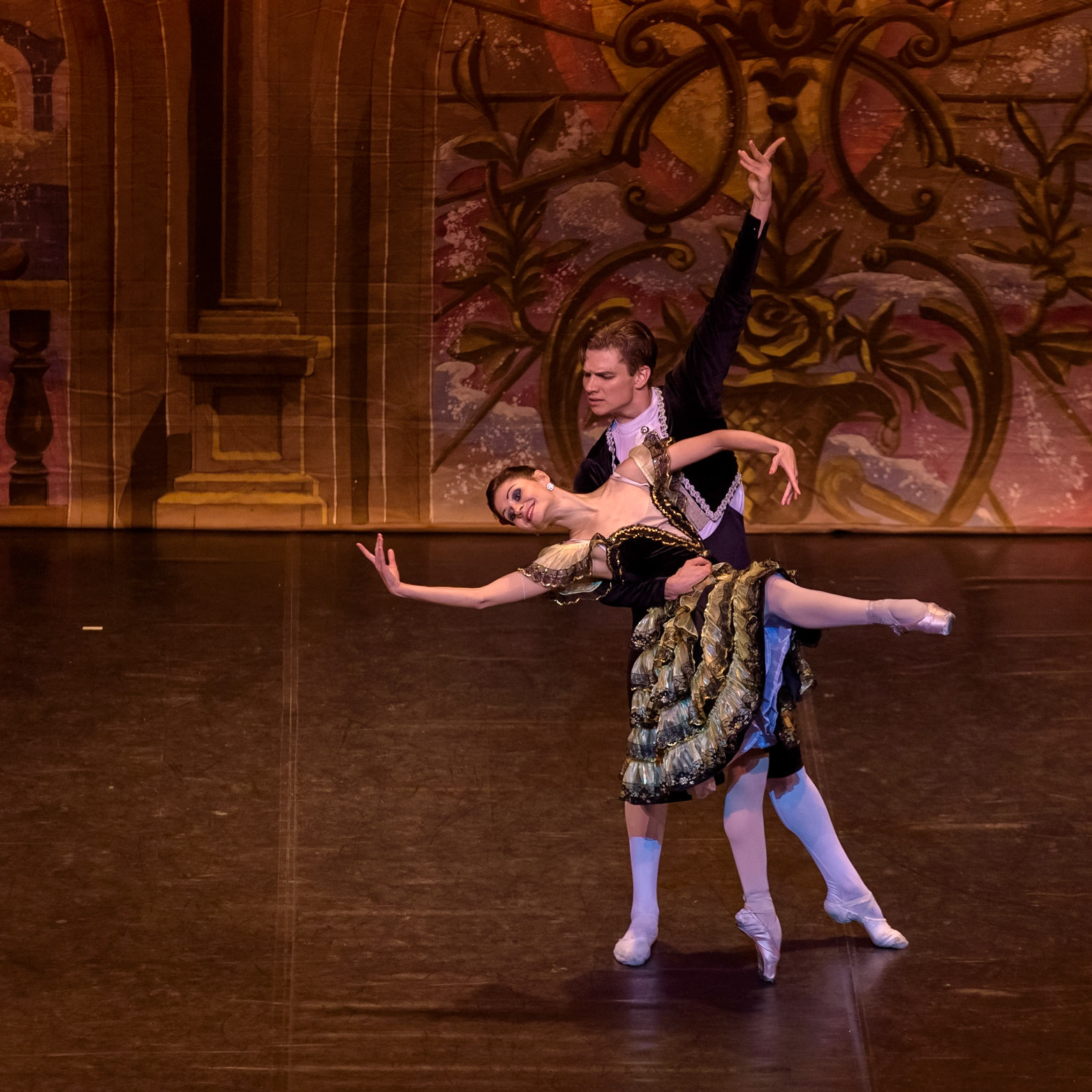Bolshoi Ballet @bolshoi_theatre  performing "The Nutcracker" at @teatrenacional "Teatre Nacional de Catalunya"