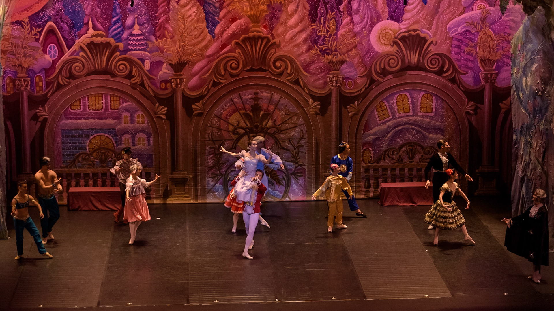 Bolshoi Ballet @bolshoi_theatre  performing "The Nutcracker" at @teatrenacional "Teatre Nacional de Catalunya"
