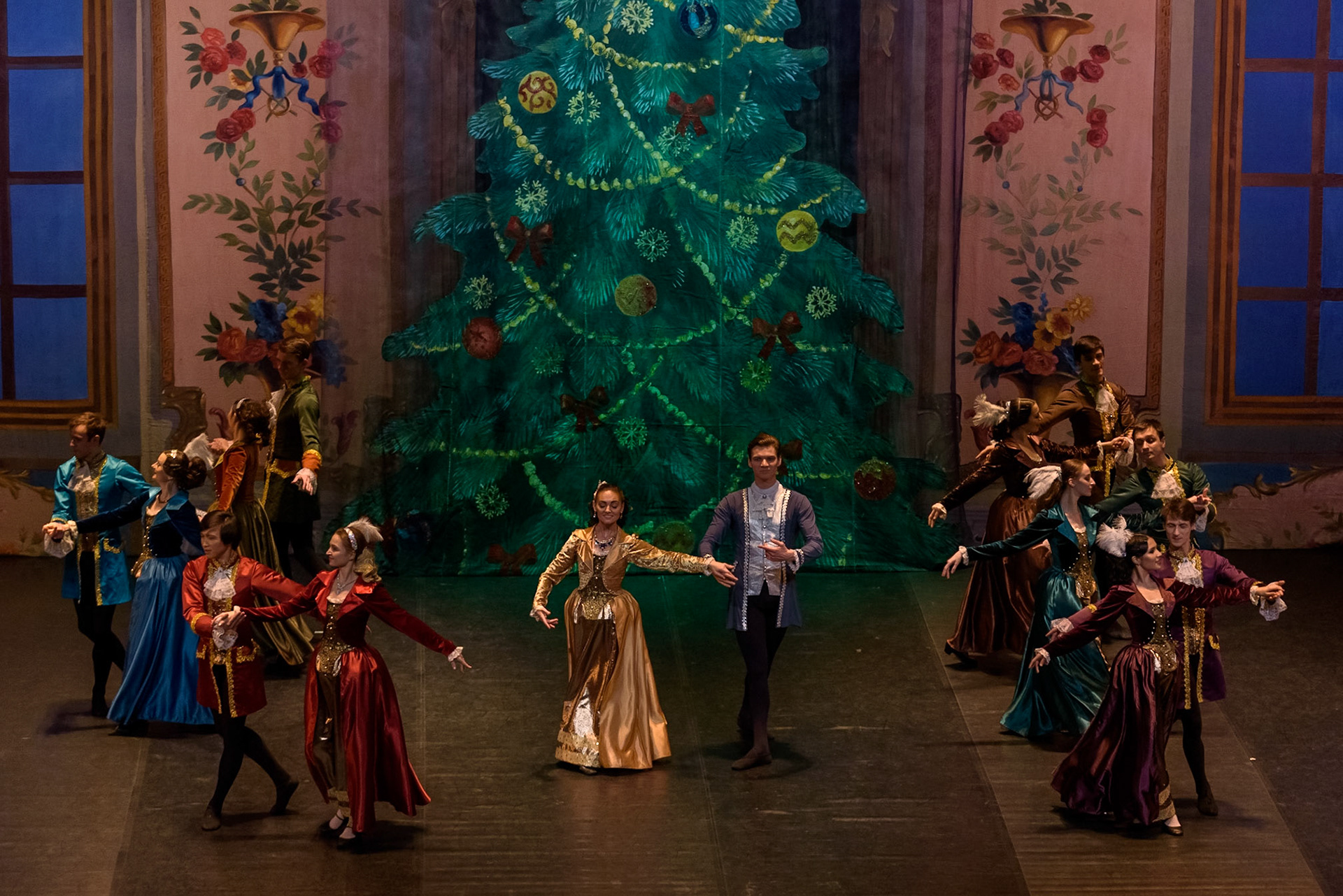Bolshoi Ballet @bolshoi_theatre  performing "The Nutcracker" at @teatrenacional "Teatre Nacional de Catalunya"