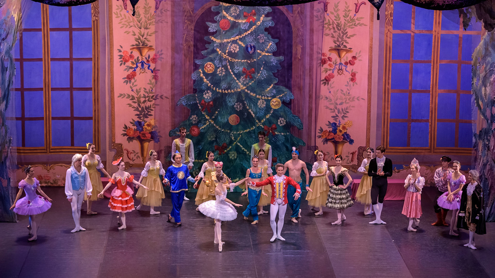 Bolshoi Ballet @bolshoi_theatre  performing "The Nutcracker" at @teatrenacional "Teatre Nacional de Catalunya"