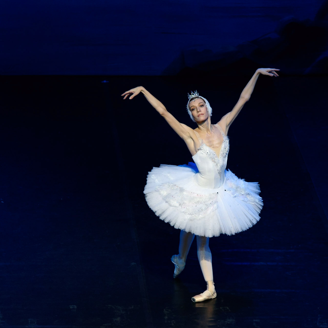 Bolshoi Ballet @bolshoi_theatre  performing "Swan Lake" at @teatrenacional "Teatre Nacional de Catalunya"