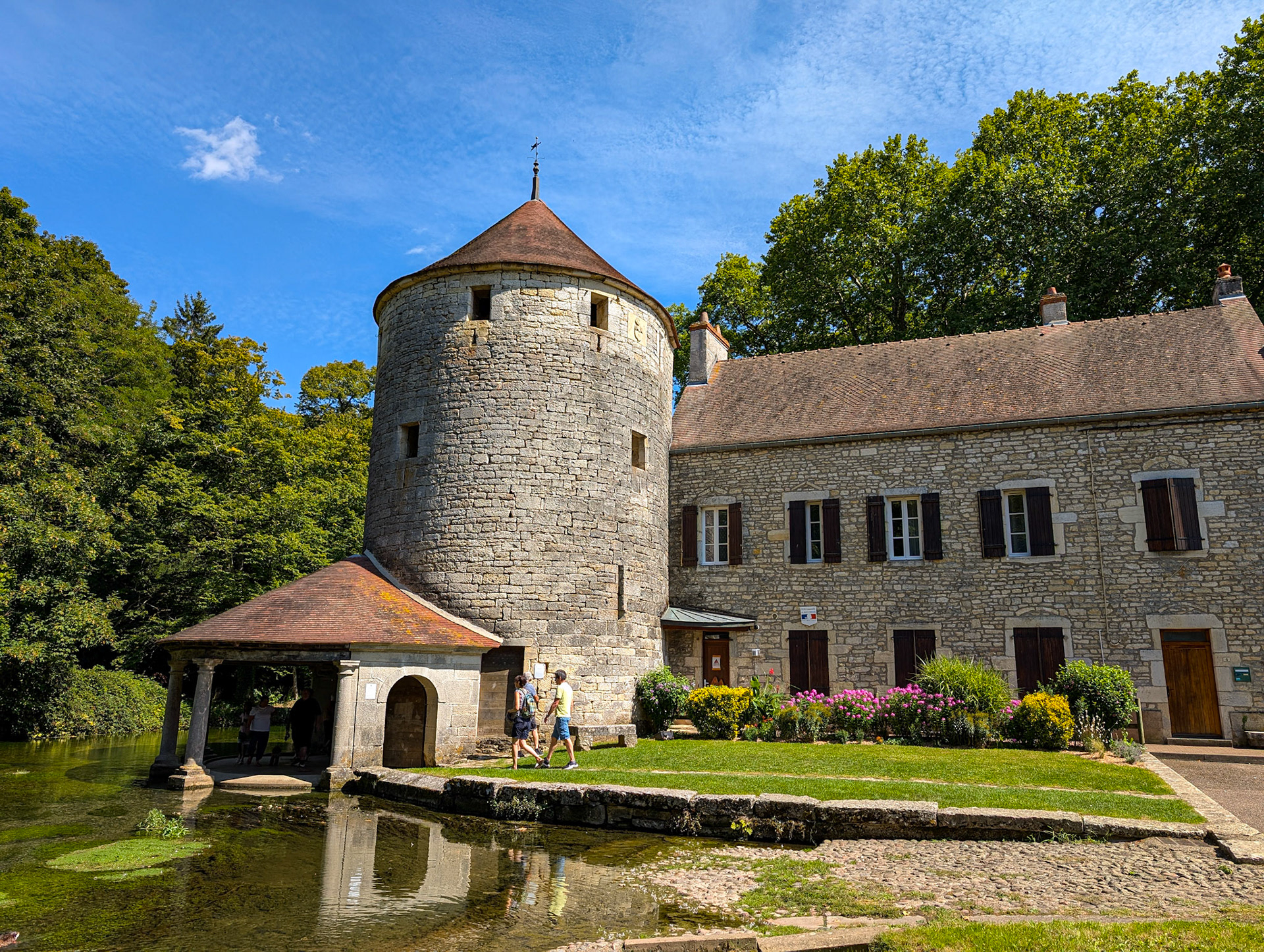 Vieilles bâtisses au cœur du village de Bèze (21)