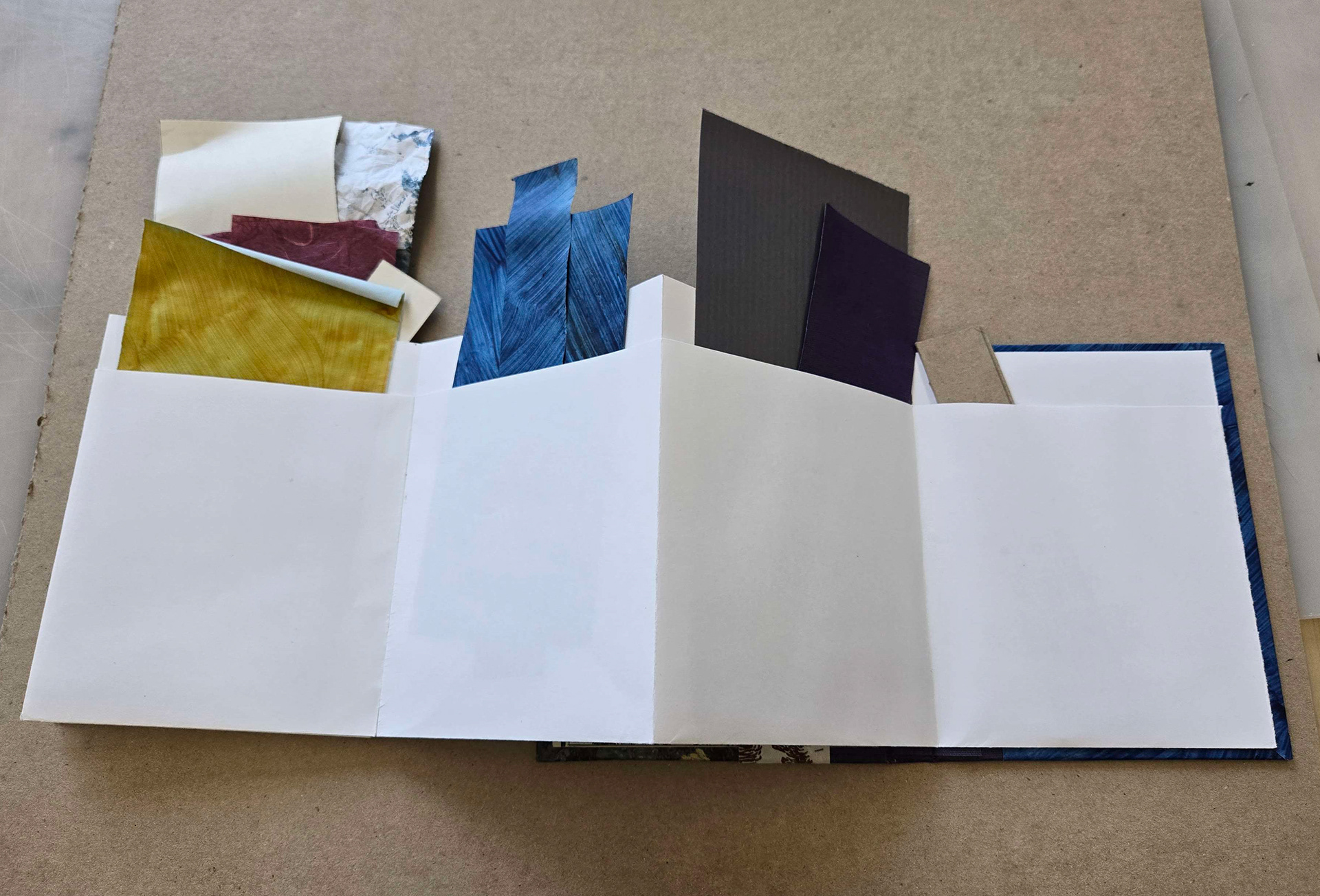 unfolded - flat (featuring pockets)