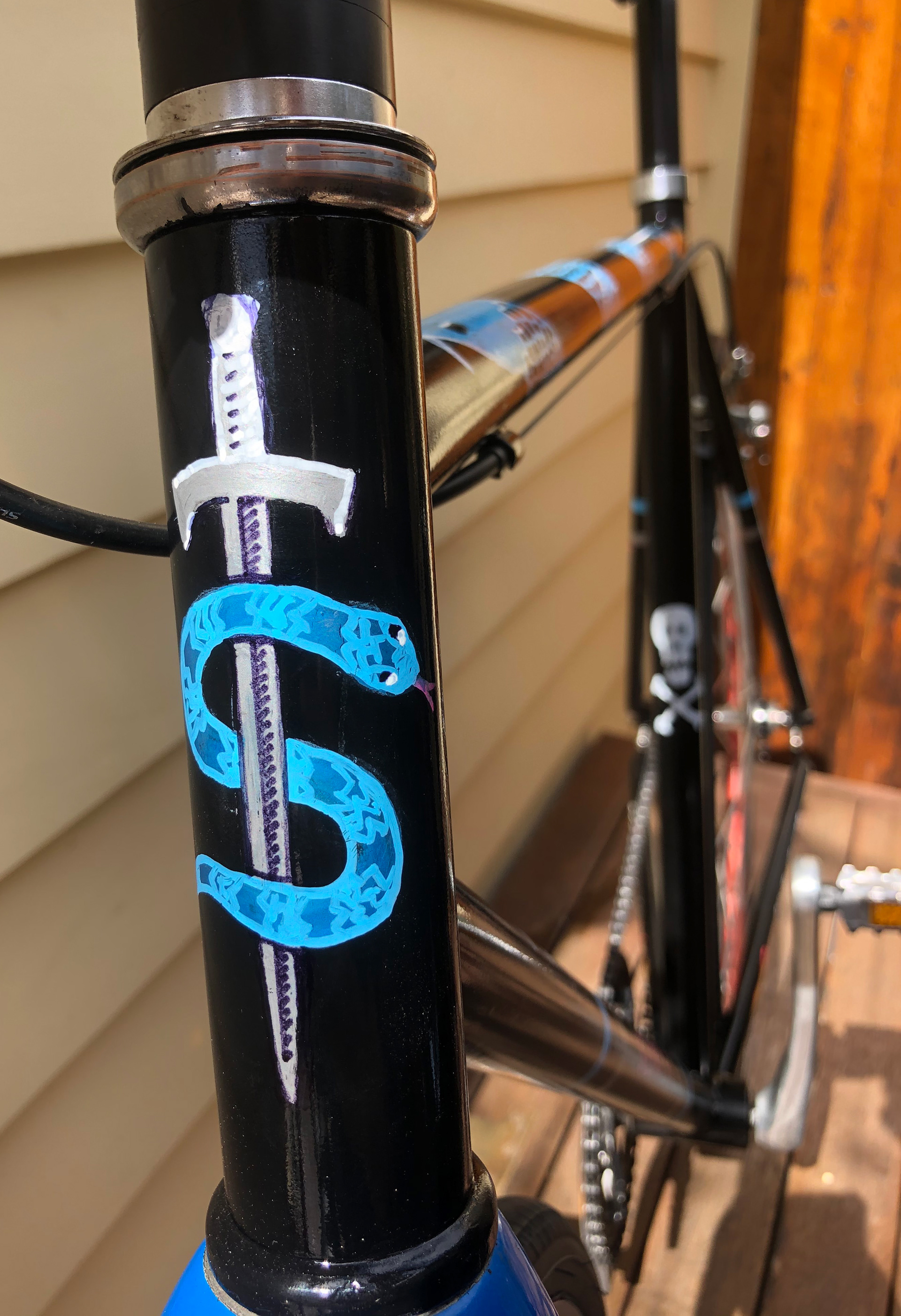 Custom head tube logo