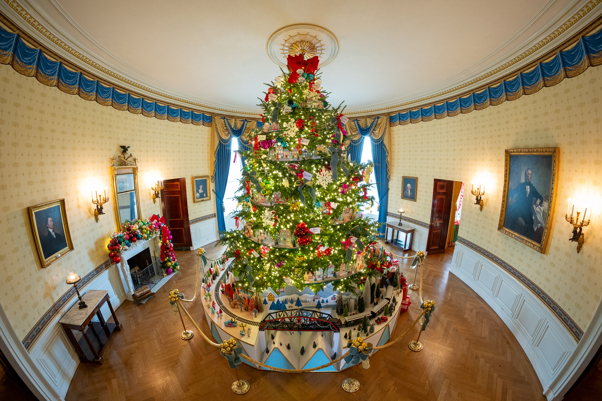 Official White House Photo by Oliver Contreras and is property of the White House Photo Office.