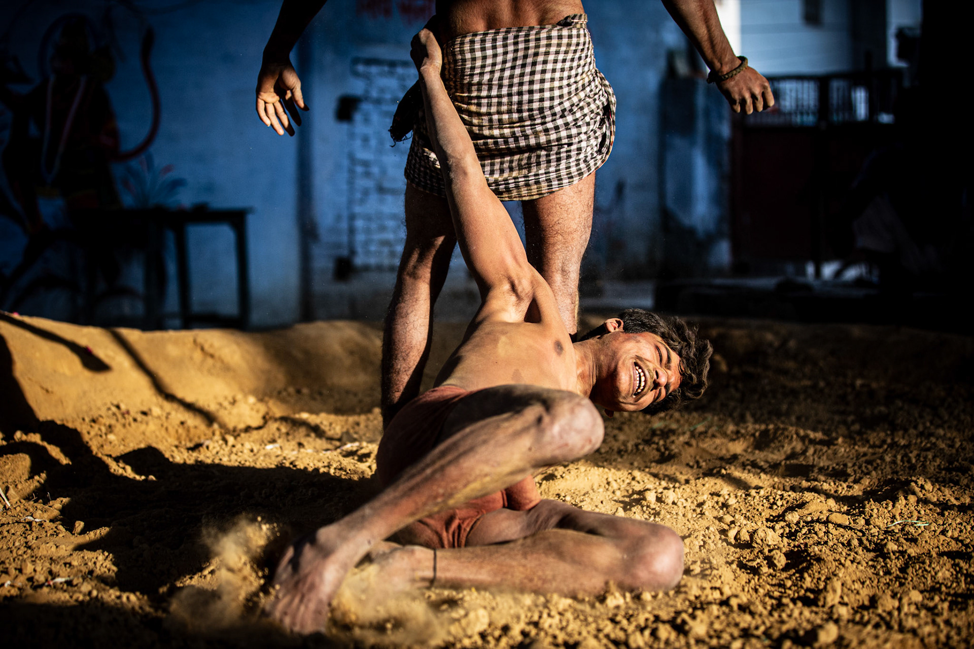 Kushti wrestlers fighting. Varanasi, India