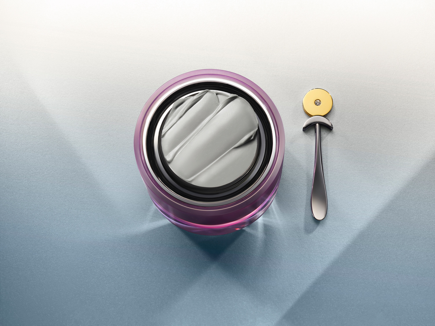 Still life photo La Prairie Cosmetics, Platinum Rare texture, Julie Chanut Bombard set design  