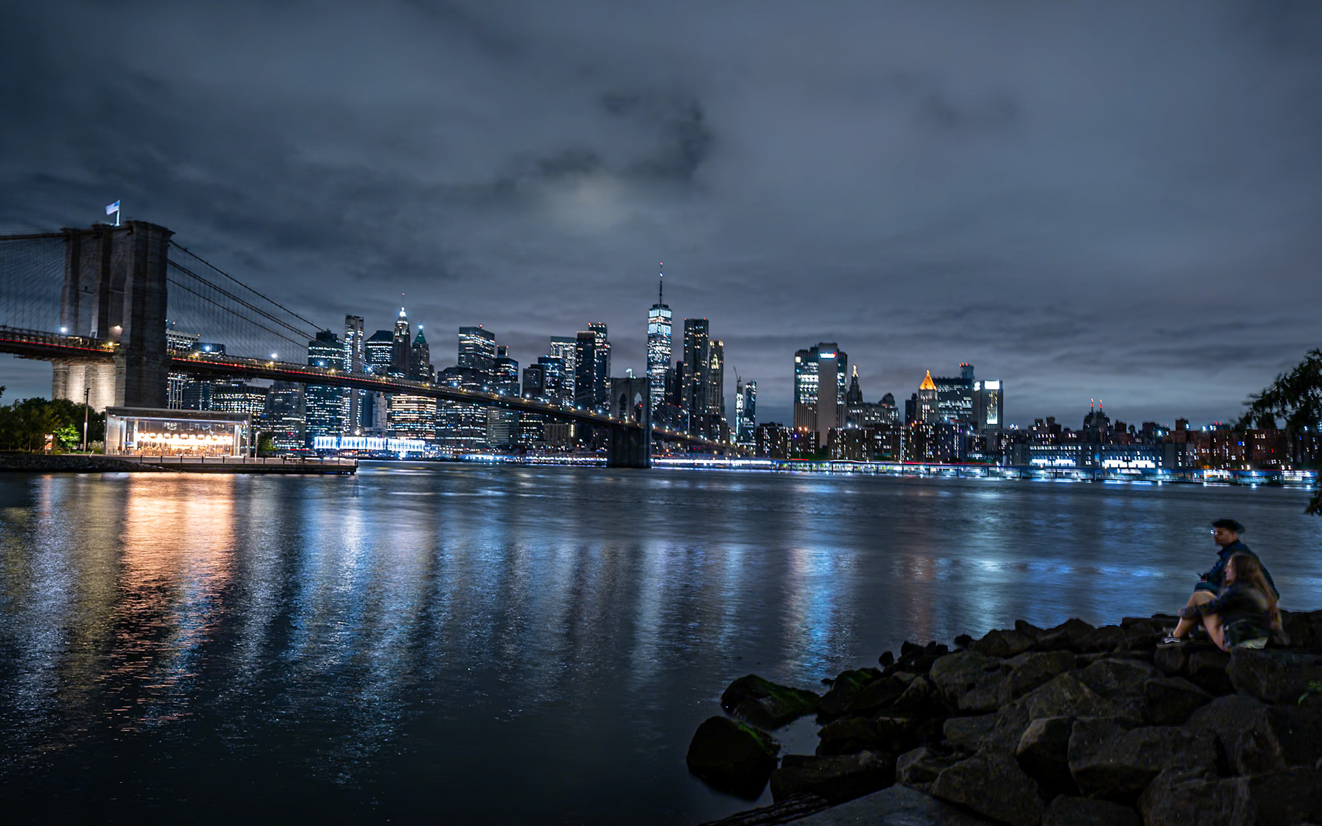 Pebble Beach, Brooklyn Bridge & Manhattan skyline, New York
