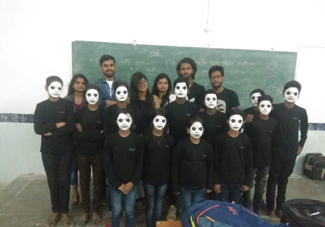 Parmartha : Assisting underprivileged children from slums in their dance act at IET Lucknow.