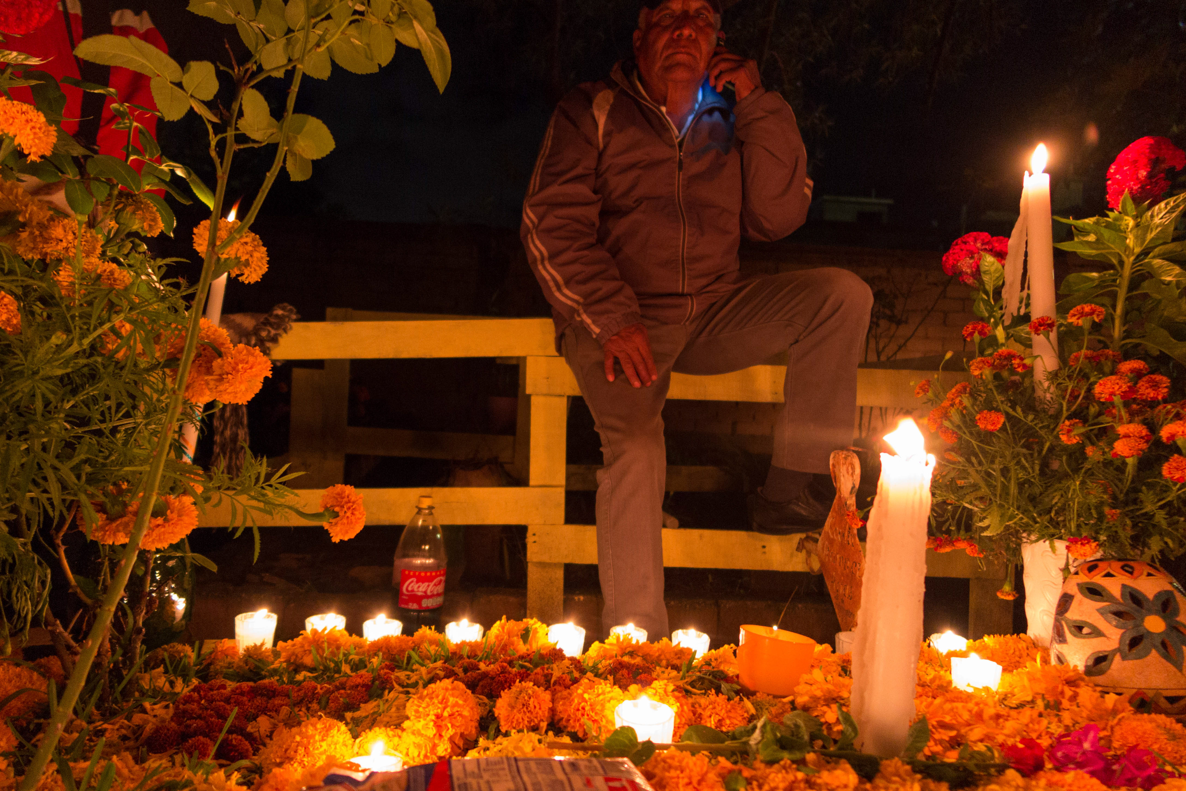 We had the pleasure of being guests of the Sabino family. This is Don Esteban at his late wife´s grave, Doña Eufrosina.