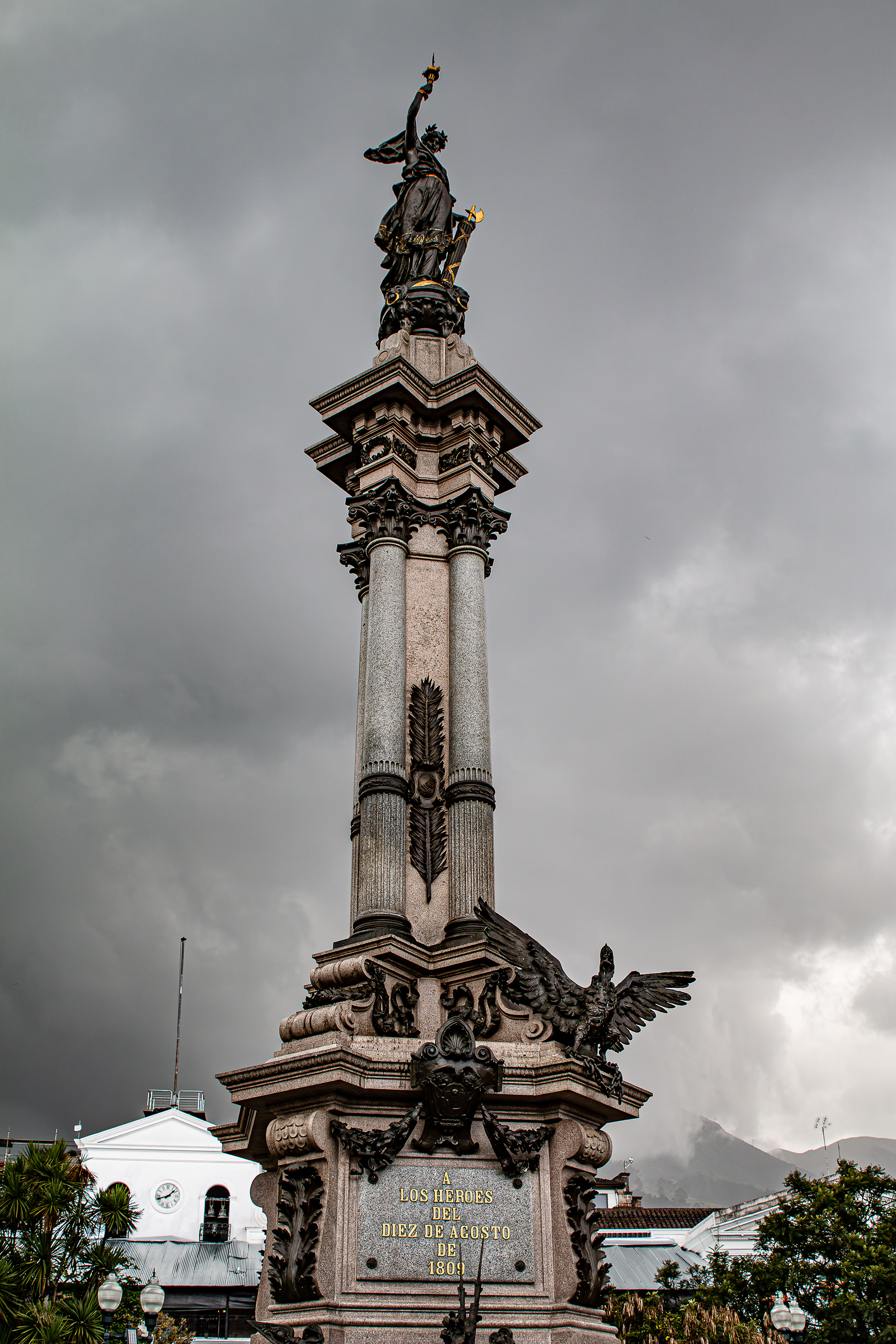 Plaza Grande monument