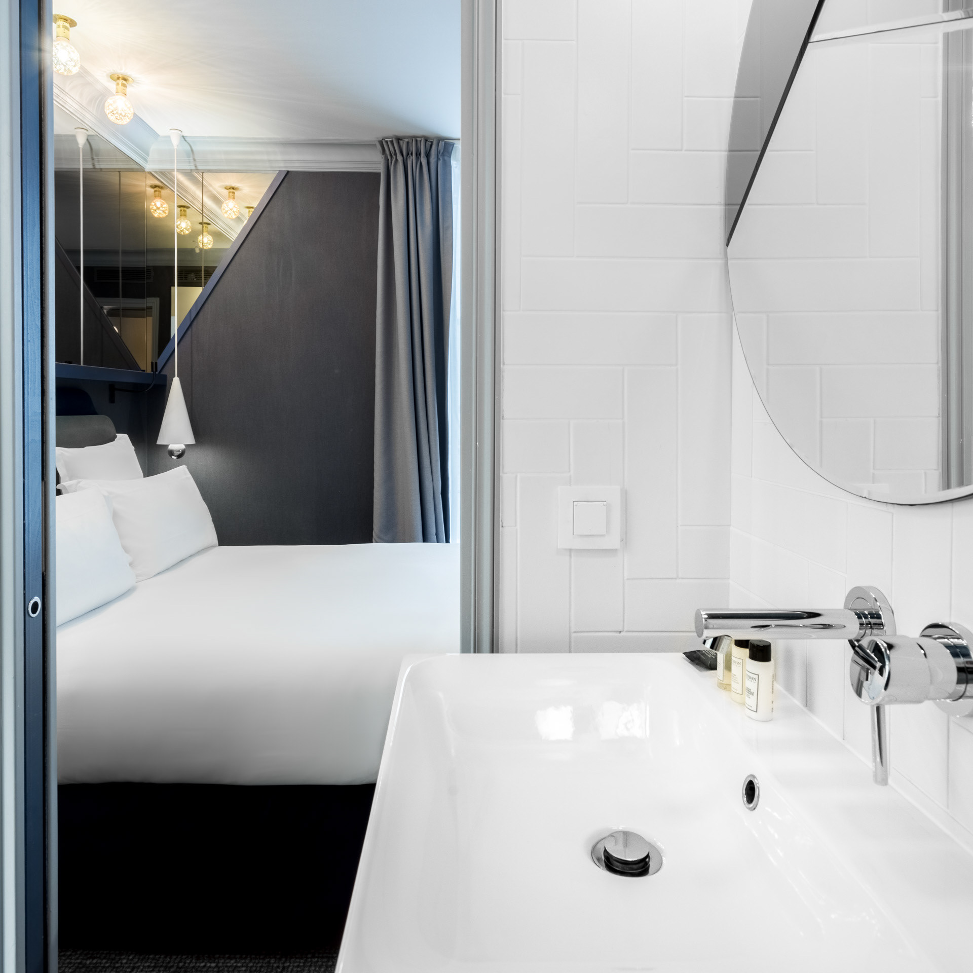 salle de bain vue sur chambre