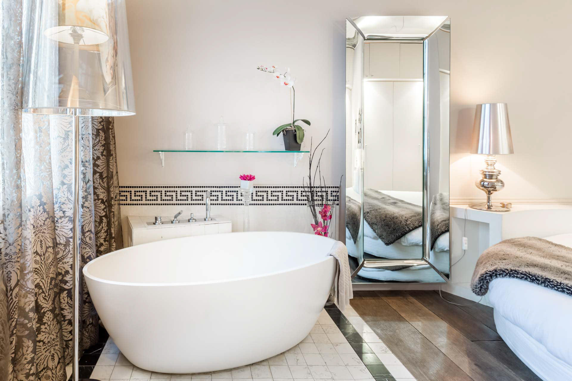 hotel suite