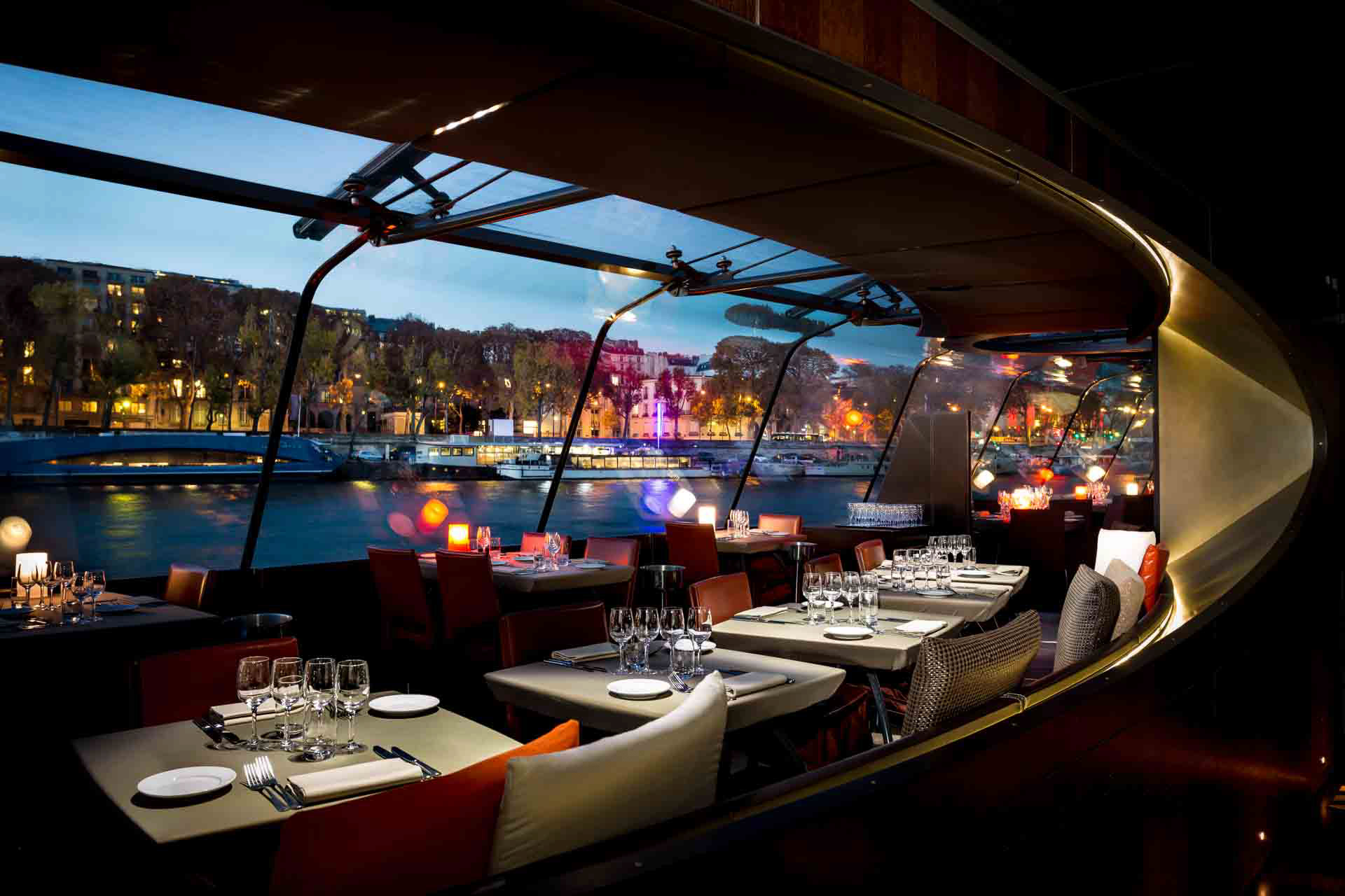 Restaurant bateau sur la Seine