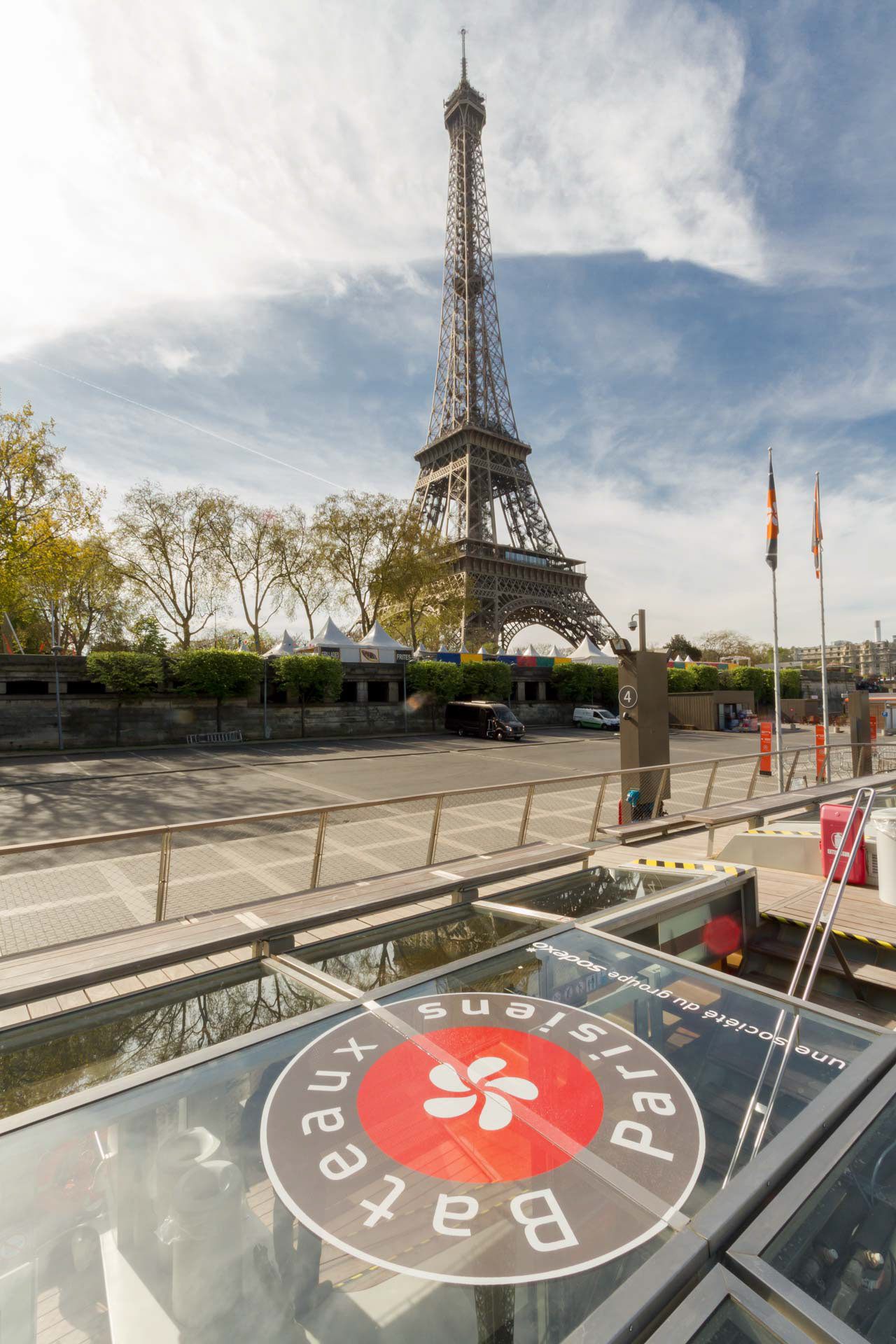 Logo & tour Eiffel