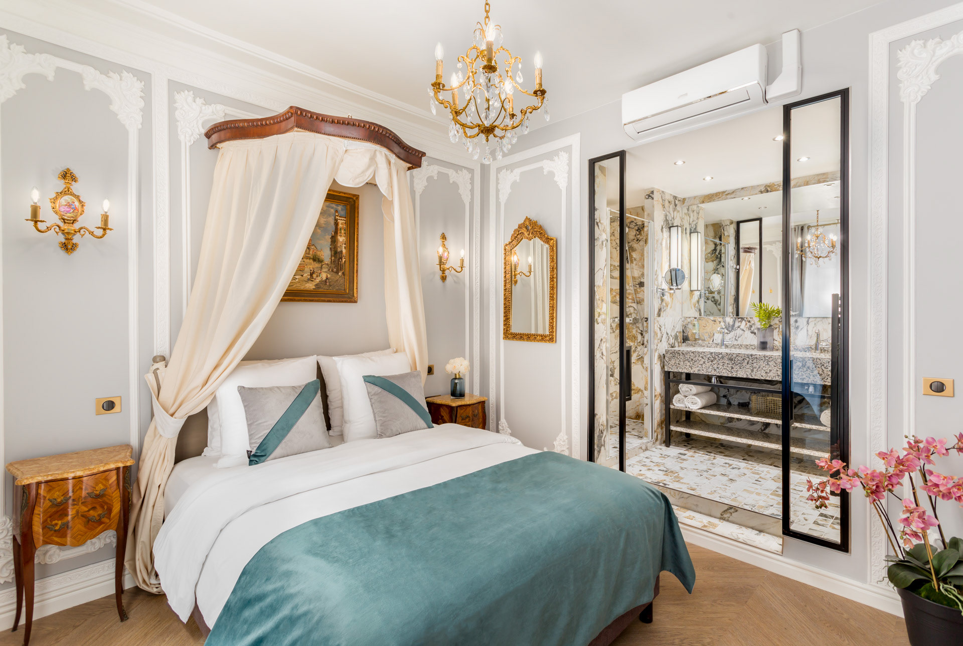 Chambre supérieur avec salle de bain