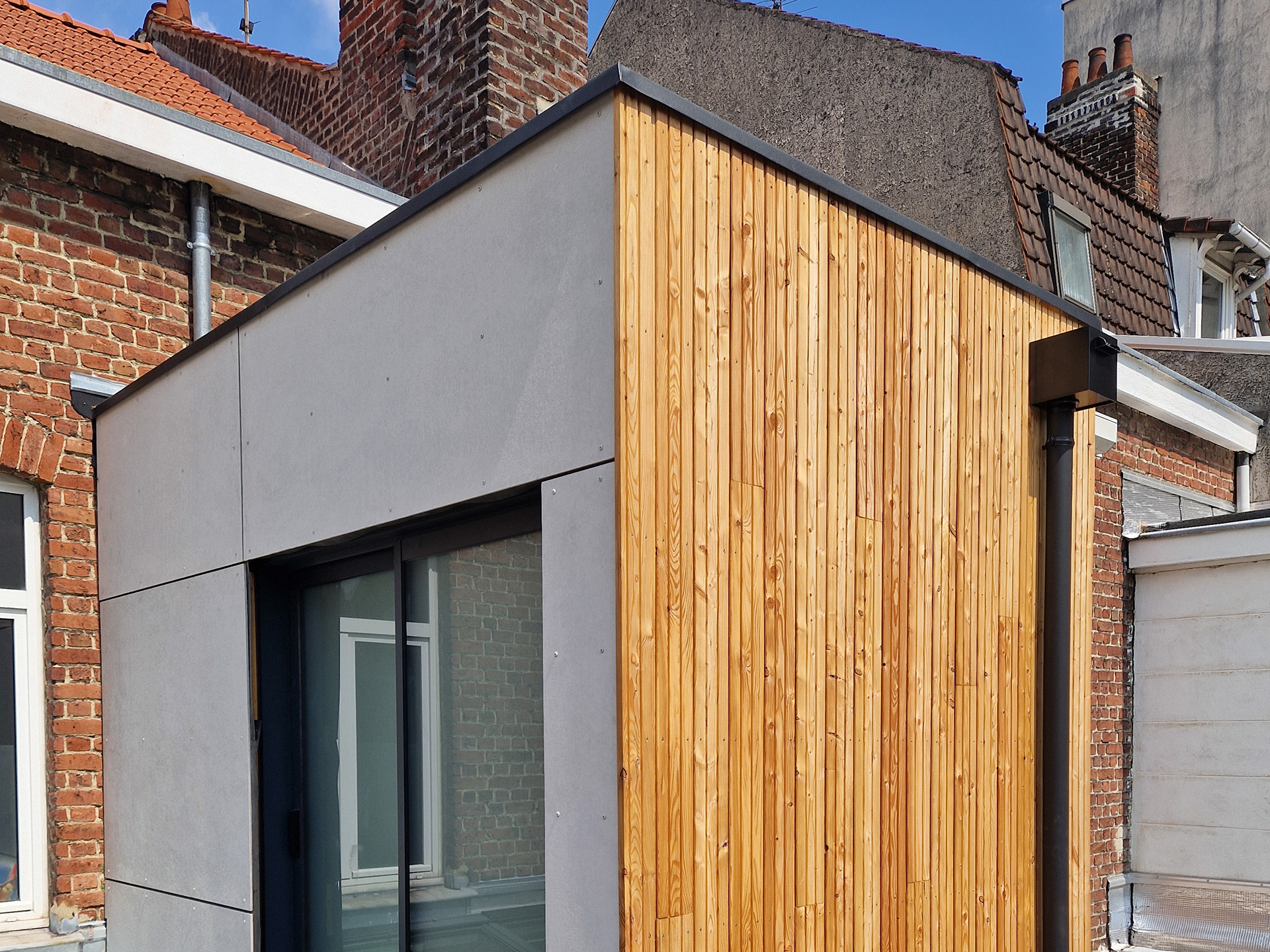 G : Fibres-Ciment - D : Mélèze