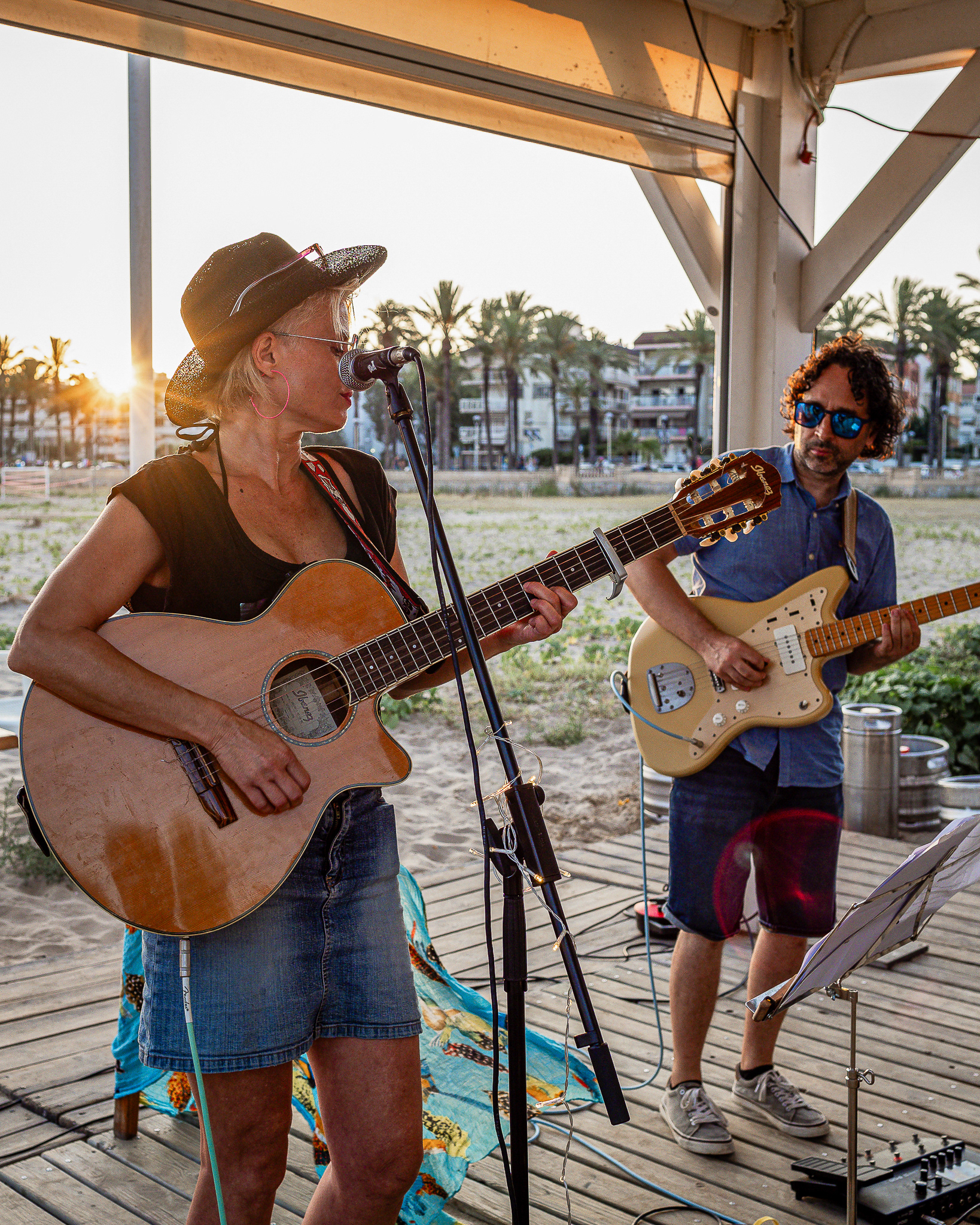 SONIA LINARES EN CHIRINGUITO IBIZA