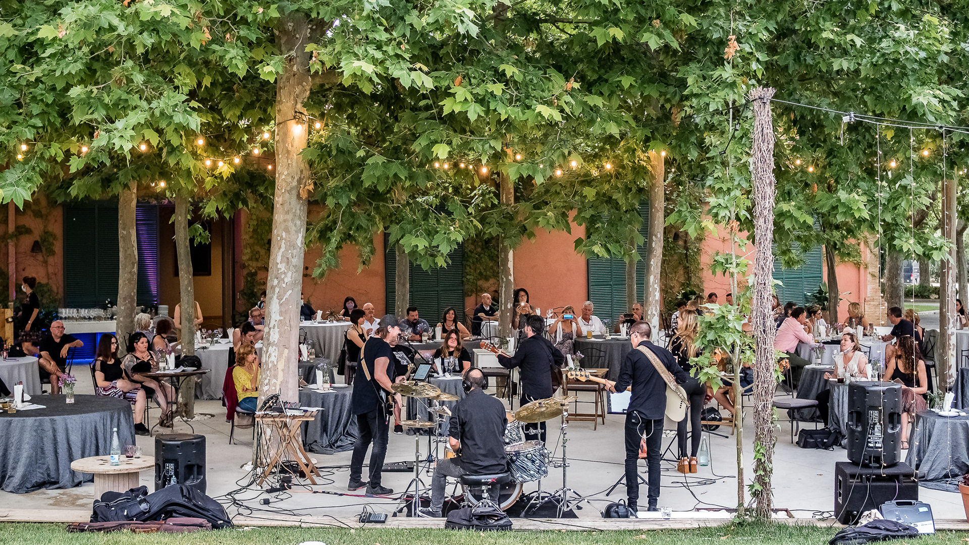 PRESENTACION DE "MEDIOCRIDAD" DE NACHO ROMERO