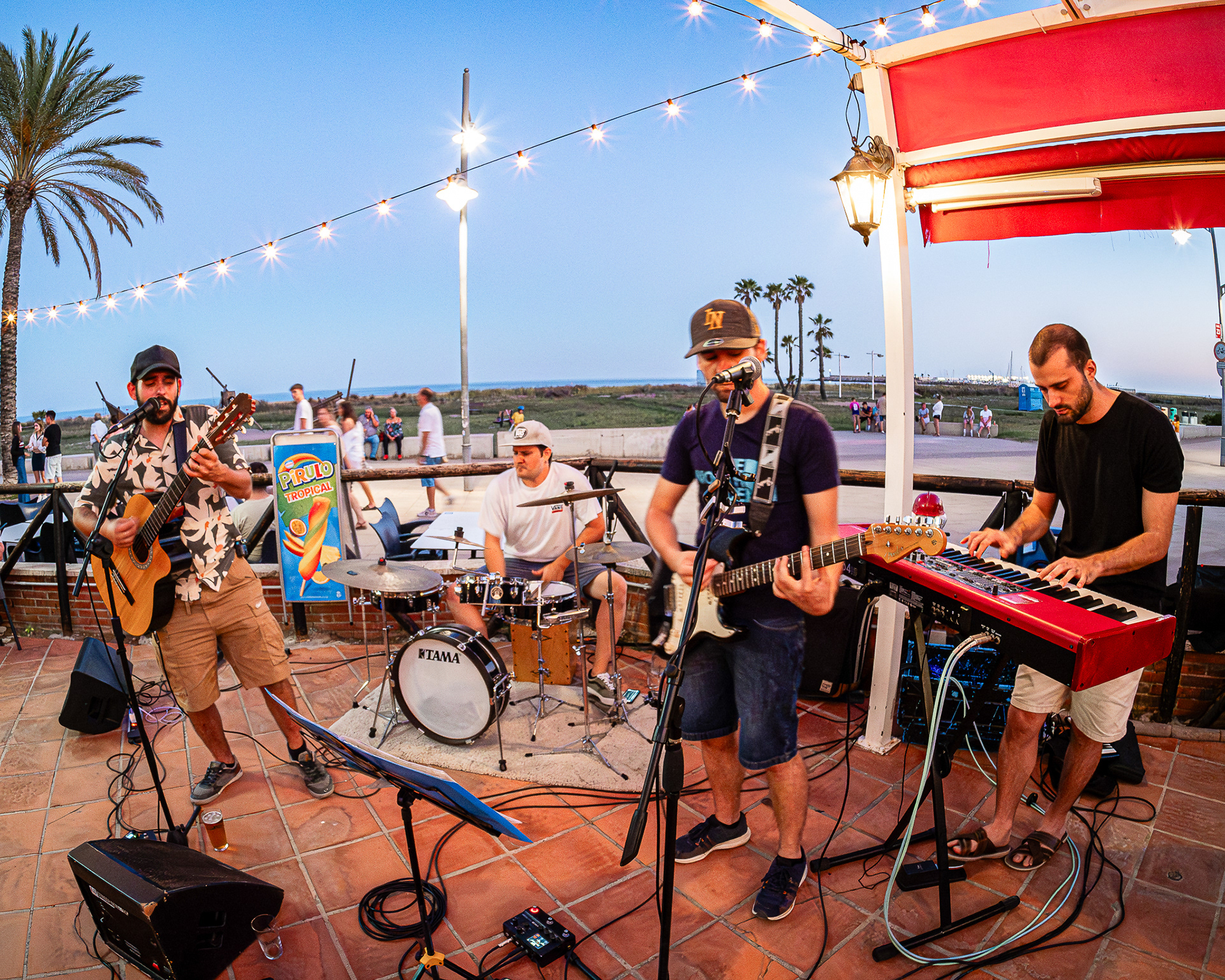 MUY STONE EN COMARRUGA