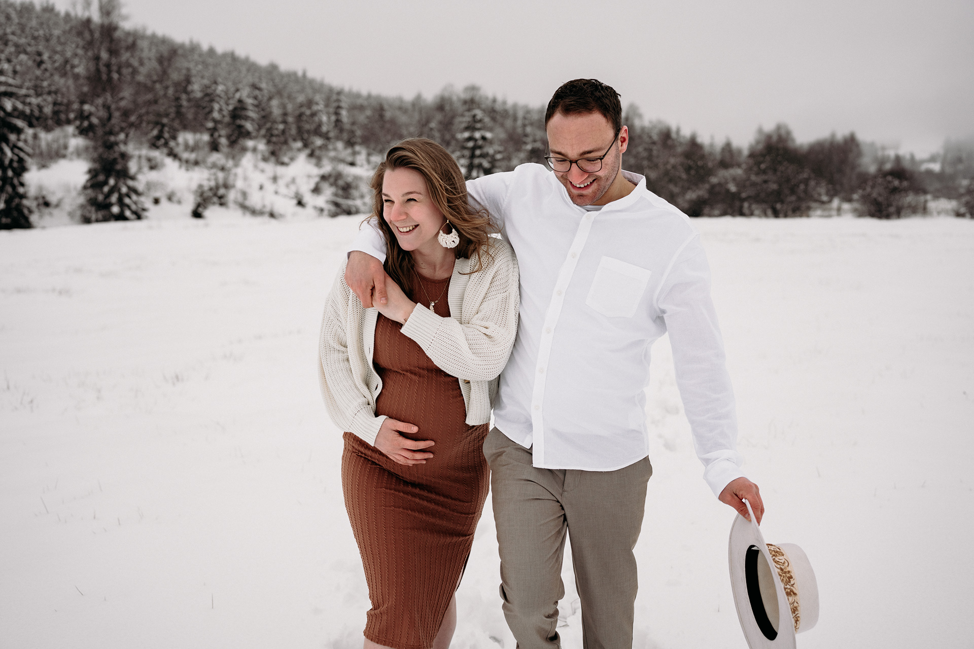 Babybauch Shooting/Paar Shooting im Schnee