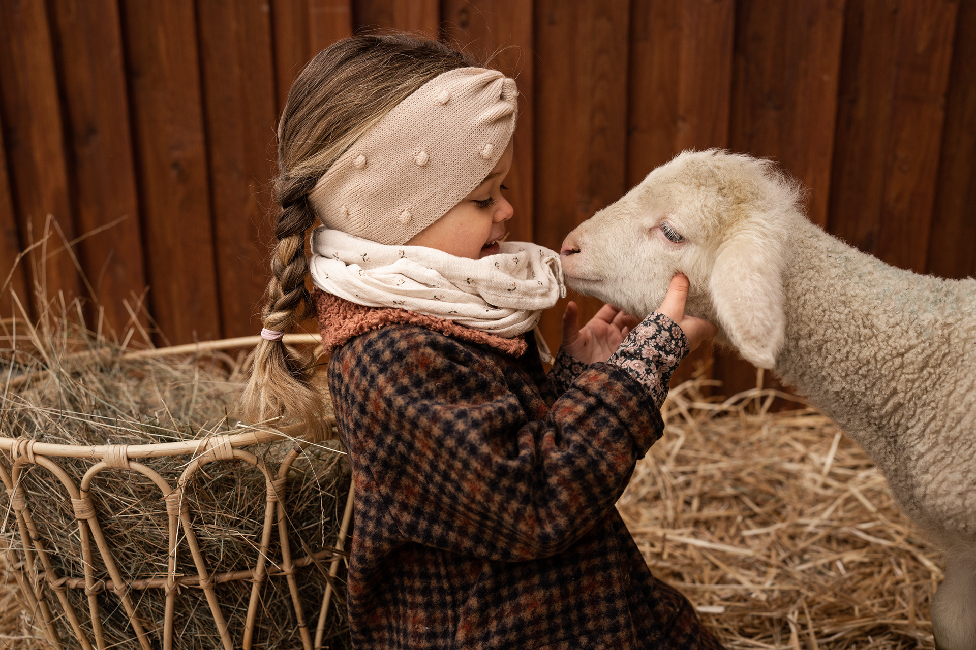 Kinderfotos mit Lämmern