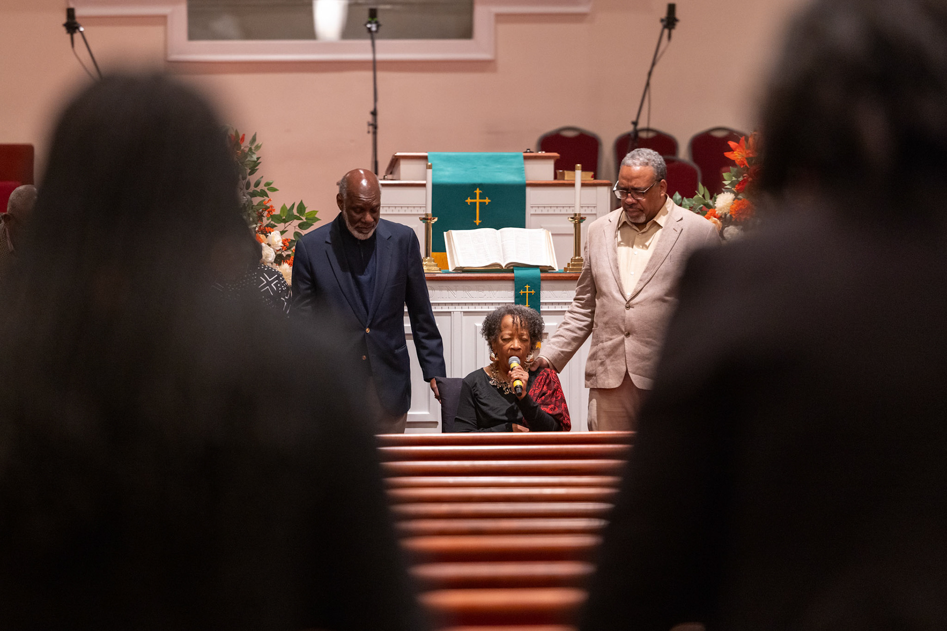 Pamoja founder Nawanna Lewis Miller prays at the event at Ebenezer Baptist Church West in Athens, Georgia on Saturday, Oct. 25, 2025. Miller started the organization in 1970 at The University of Georgia after receiving a vision from God, she said. (Photo/Evan Frilingos; @frilingos.photos)