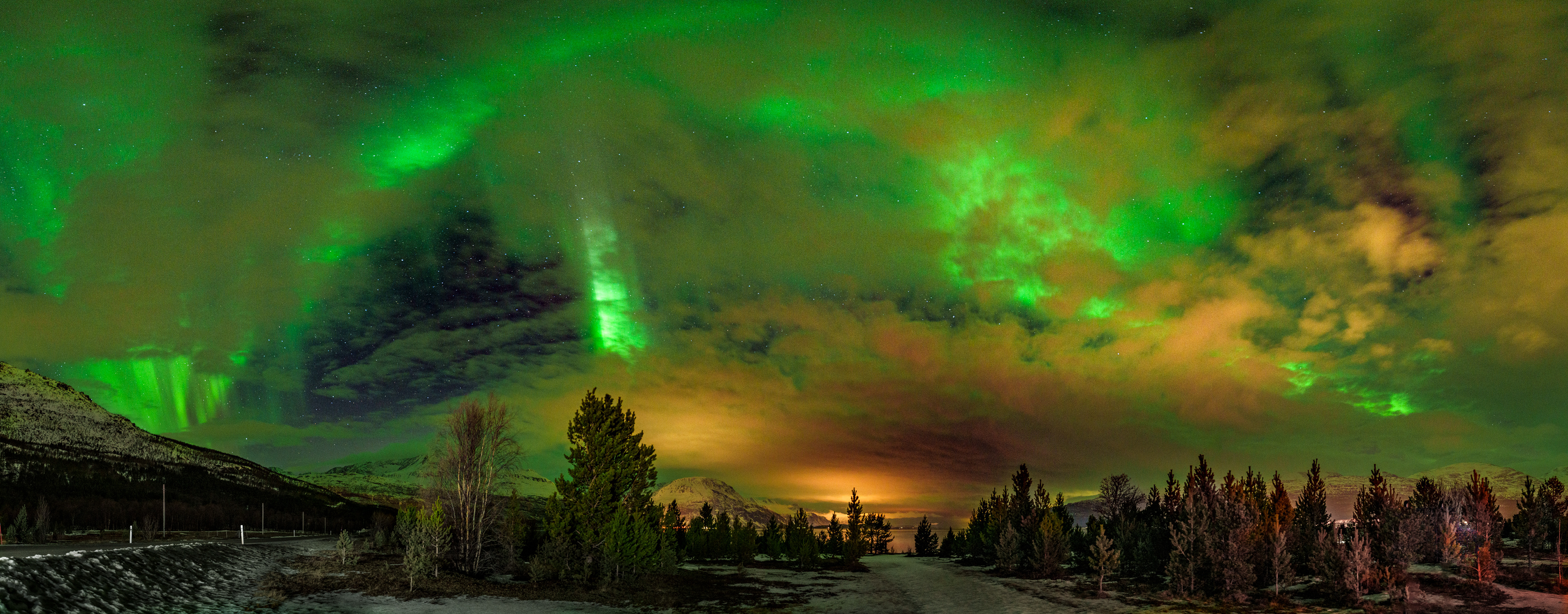 Cloud aurora pano